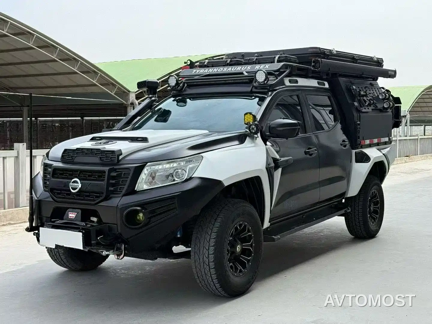 Nissan Navara 2024 Model 2.5L Automatic 4WD Deluxe Enclosed Van — фото 1