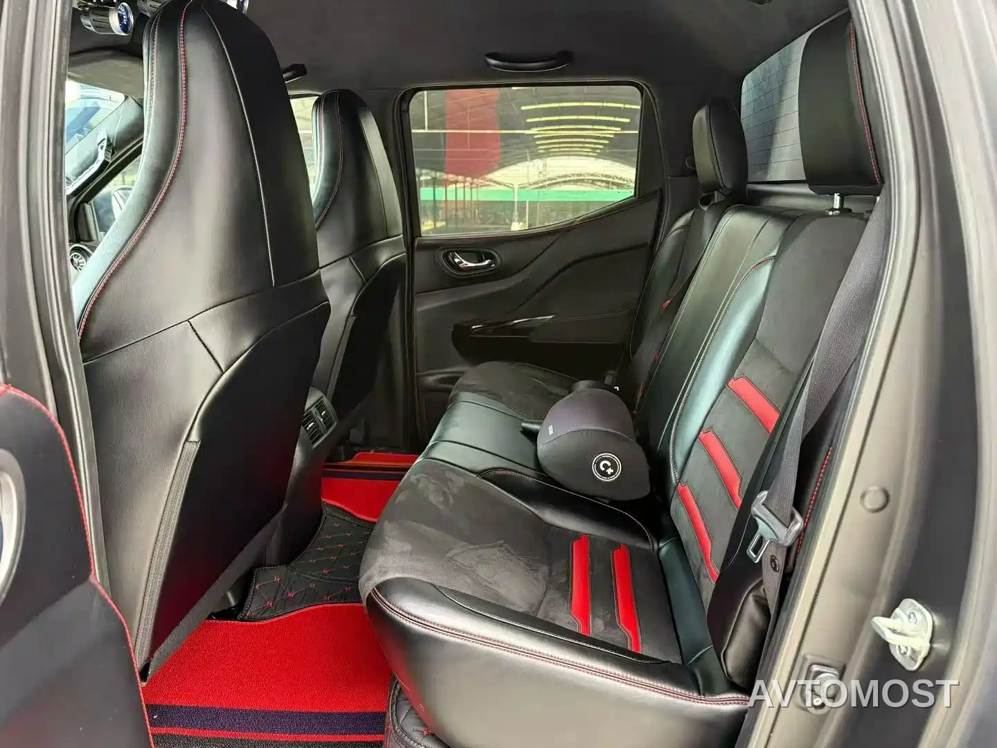 Nissan Navara 2024 Model 2.5L Automatic 4WD Deluxe Enclosed Van — фото 6