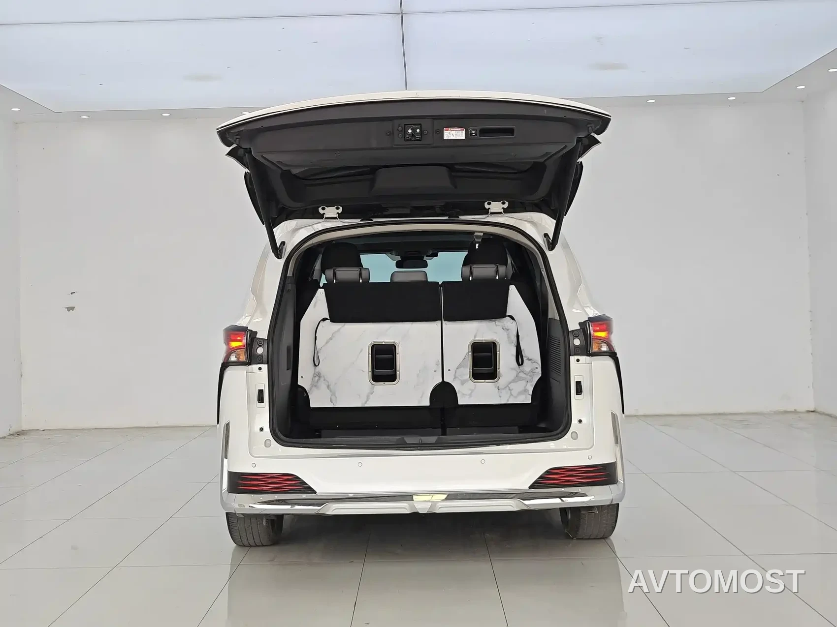 Toyota Granvia 2023 2.5L Hybrid Comfort Edition — фото 19