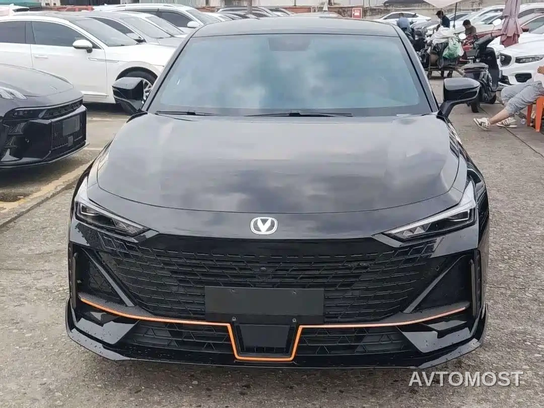 Changan UNI-V 2022 1.5T Sport Edition — фото 1