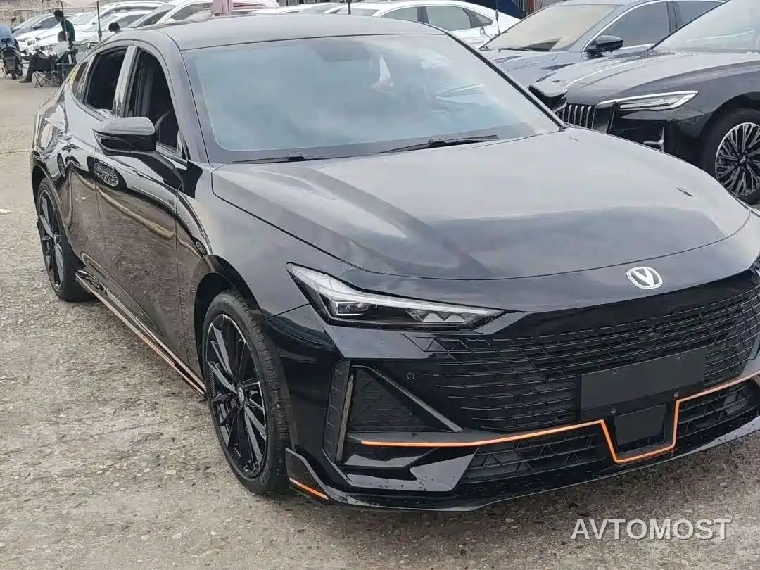 Changan UNI-V 2022 1.5T Sport Edition — фото 3