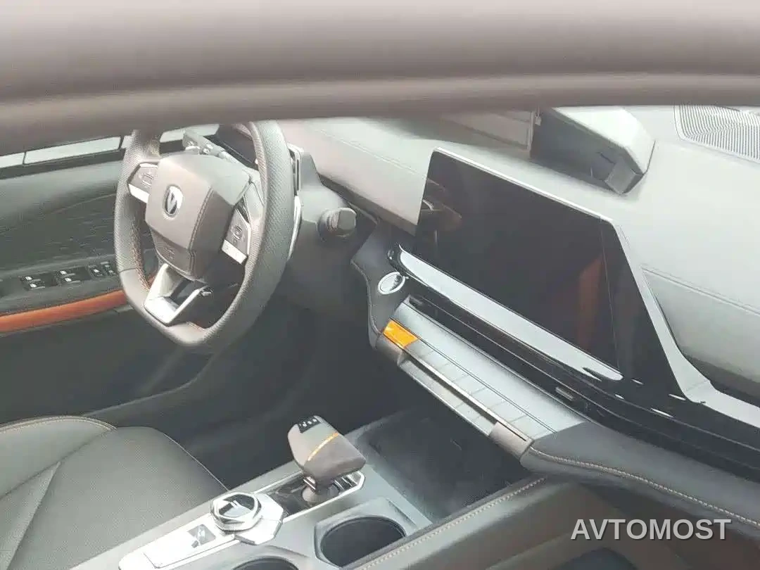 Changan UNI-V 2022 1.5T Sport Edition — фото 4