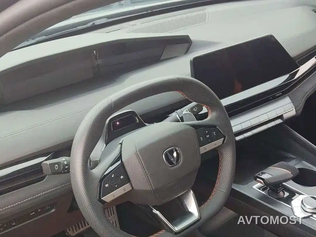 Changan UNI-V 2022 1.5T Sport Edition — фото 5