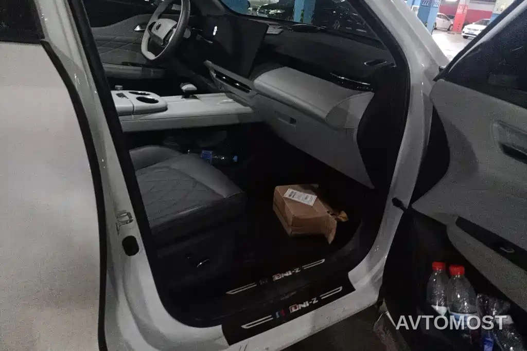Changan UNI-Z New Energy 2024 Blue Whale Smart Electric iDD 125km Leading Model — фото 8