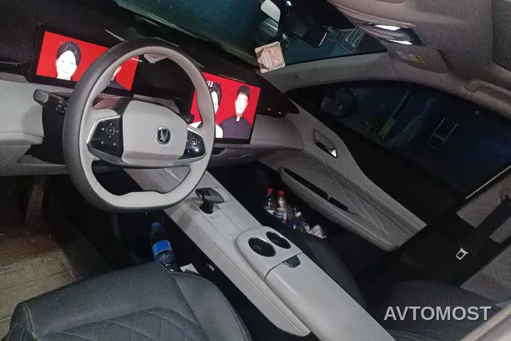 Changan UNI-Z New Energy 2024 Blue Whale Smart Electric iDD 125km Leading Model — фото 12