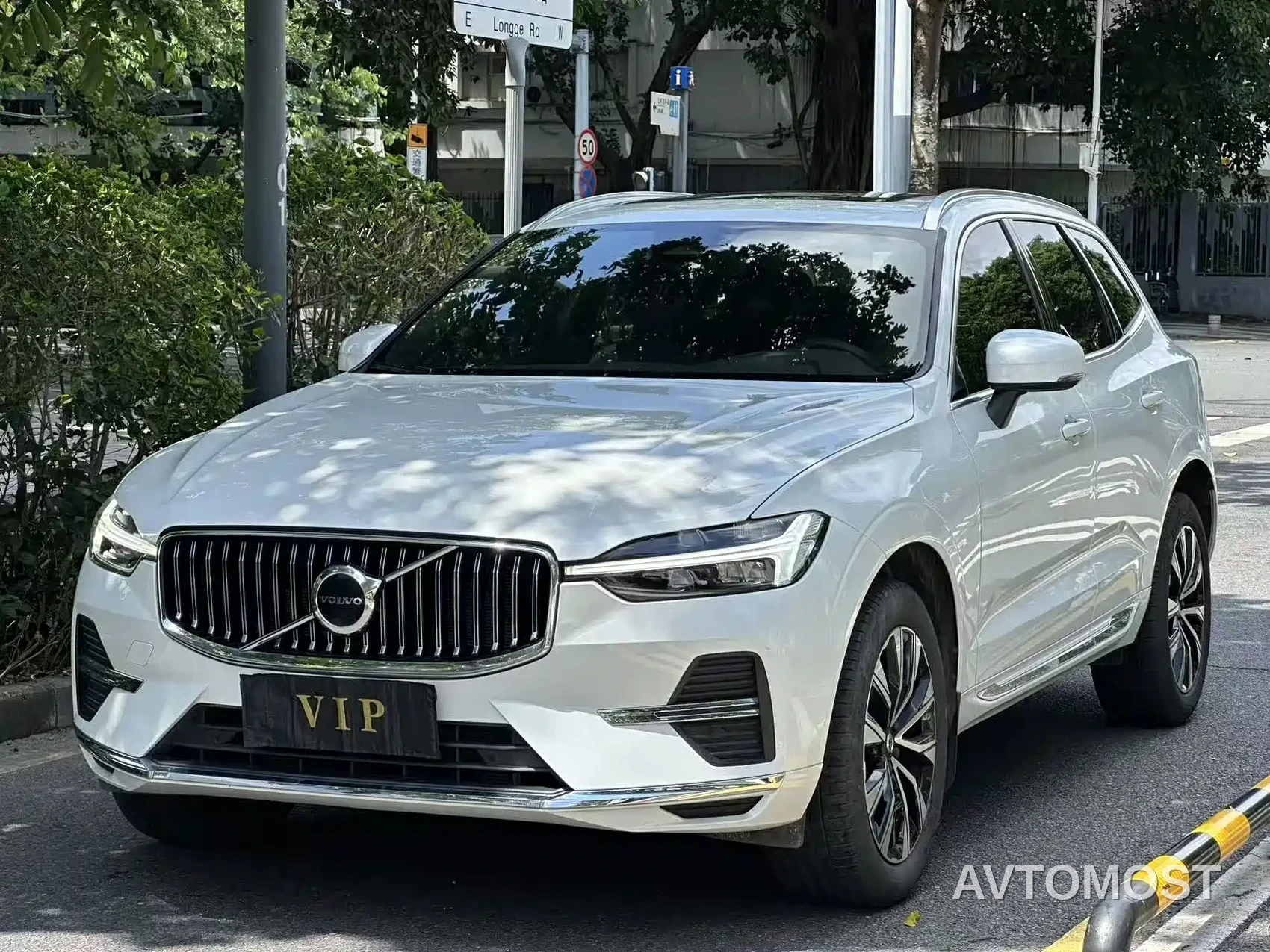 Volvo XC60 2024 B5 AWD Zhiyuan Luxury Edition — фото 1