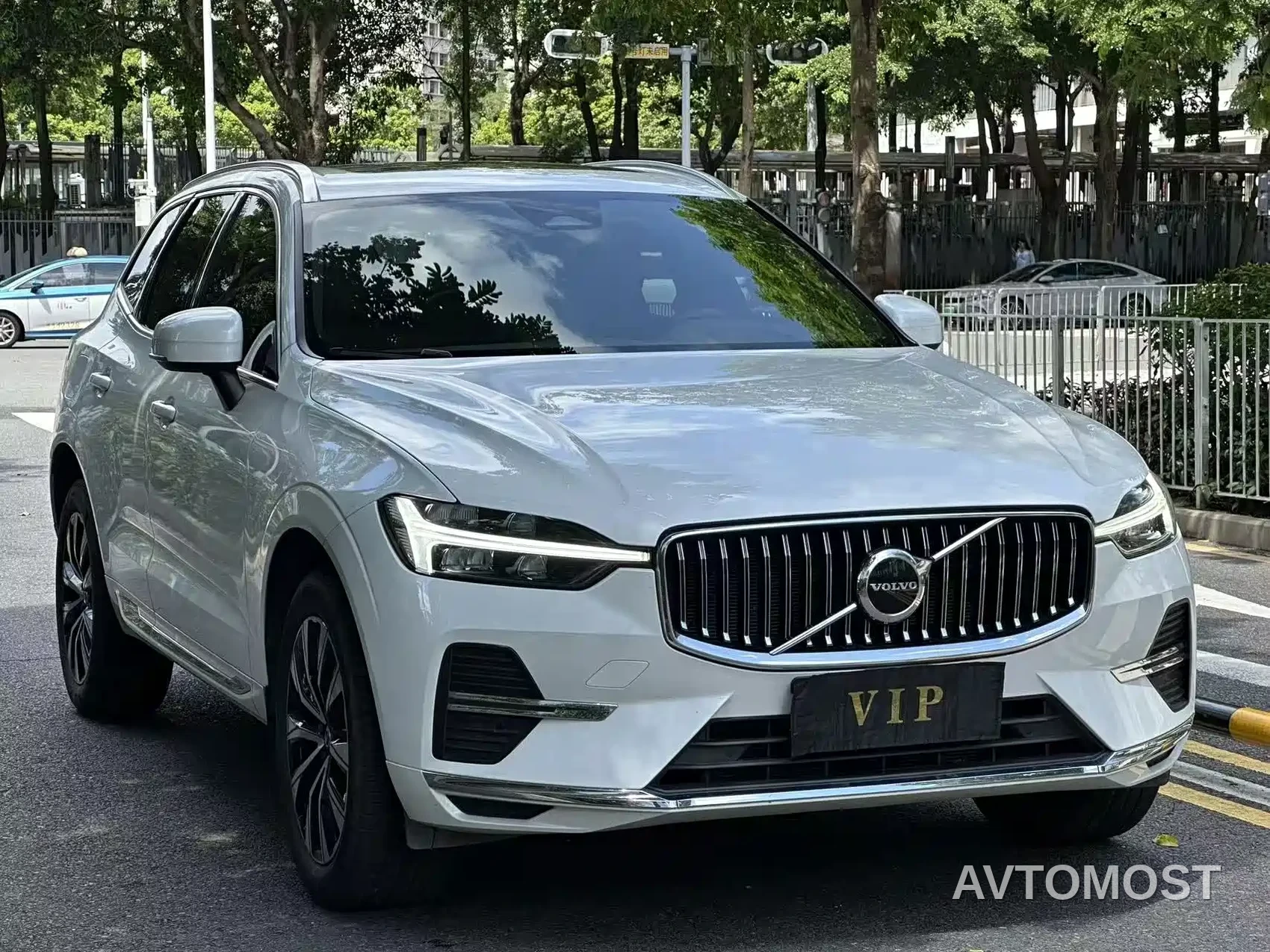 Volvo XC60 2024 B5 AWD Zhiyuan Luxury Edition — фото 3