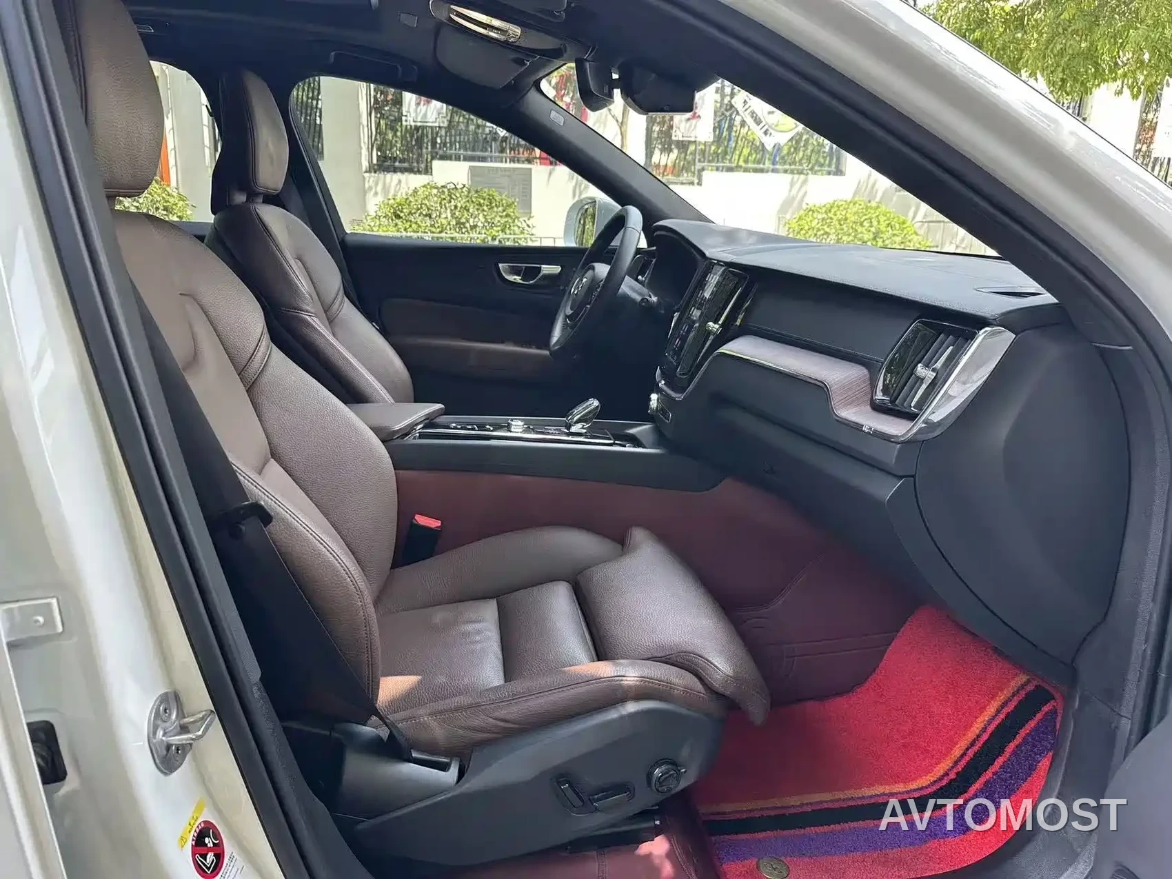 Volvo XC60 2024 B5 AWD Zhiyuan Luxury Edition — фото 5