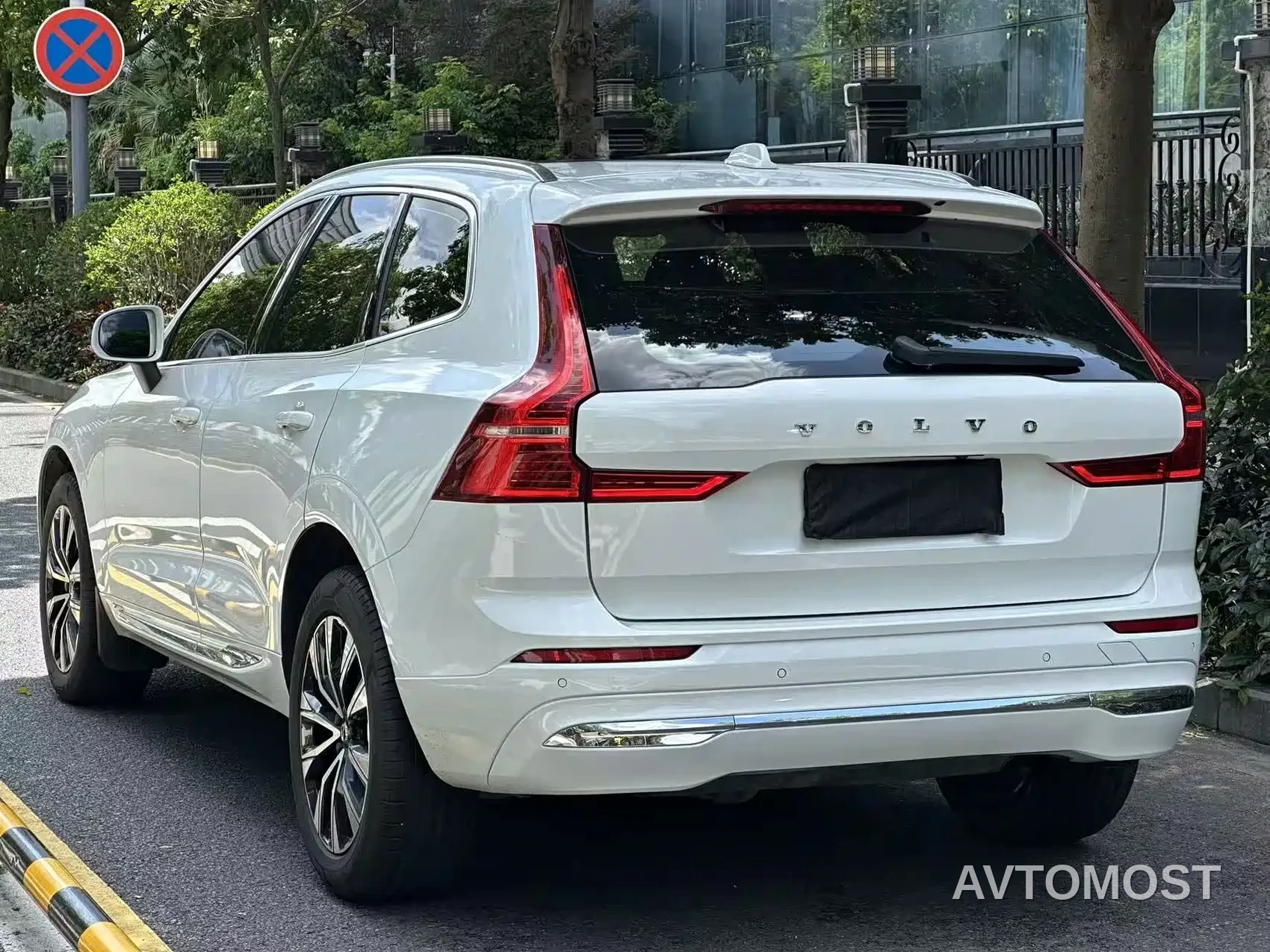 Volvo XC60 2024 B5 AWD Zhiyuan Luxury Edition — фото 9