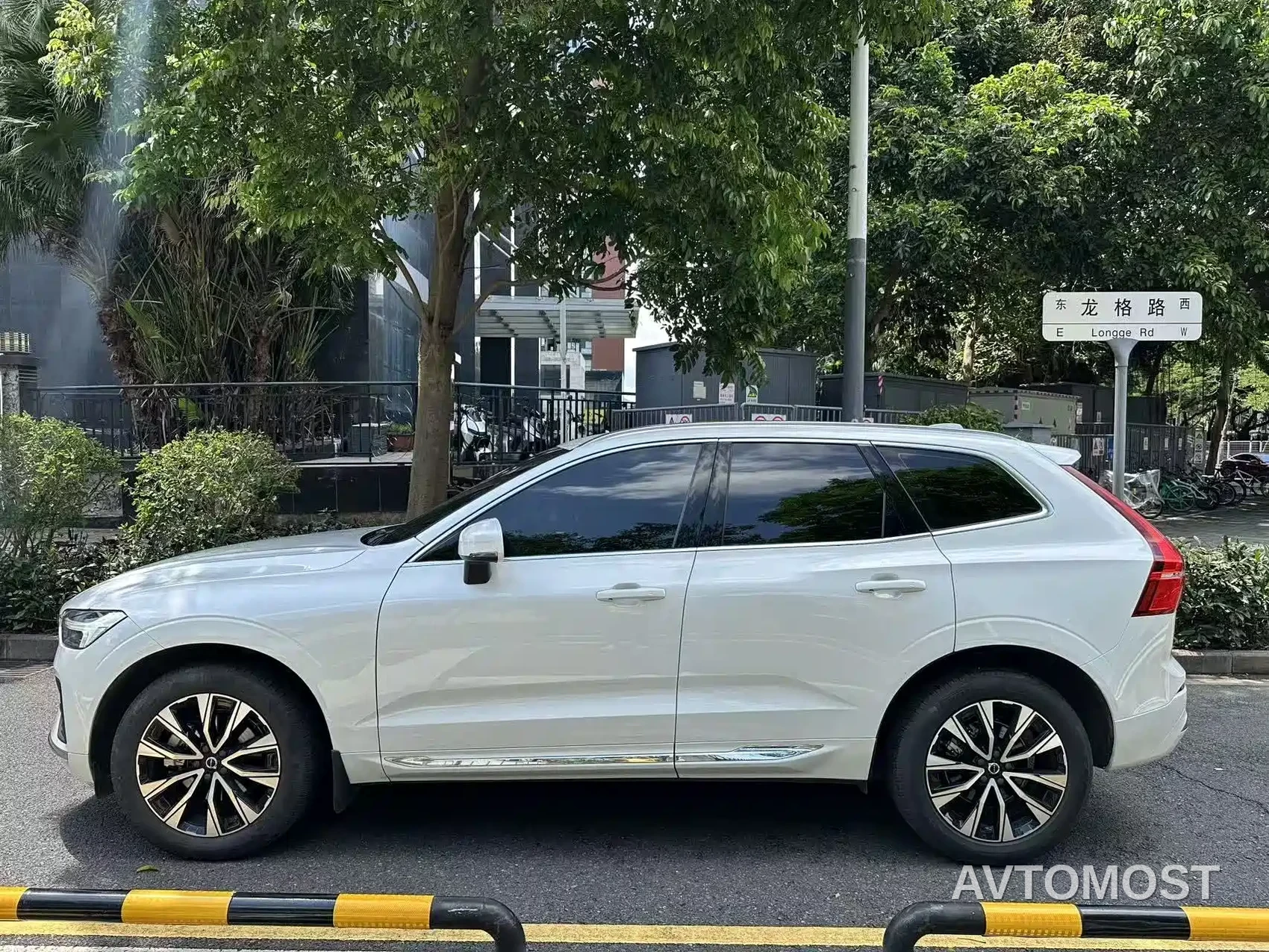 Volvo XC60 2024 B5 AWD Zhiyuan Luxury Edition — фото 11