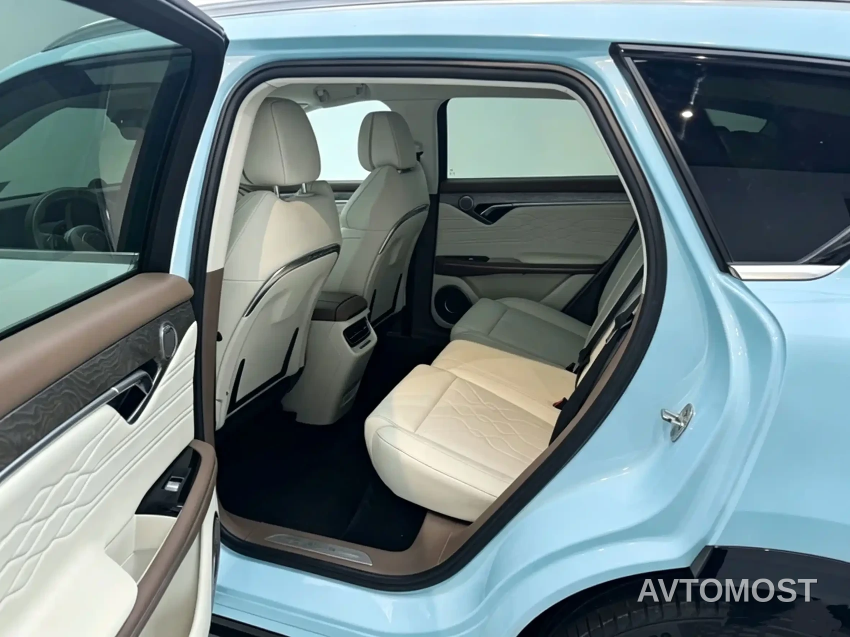 VOYAH FREE 2021 AWD Standard Range Extender Exclusive Luxury Package — фото 10