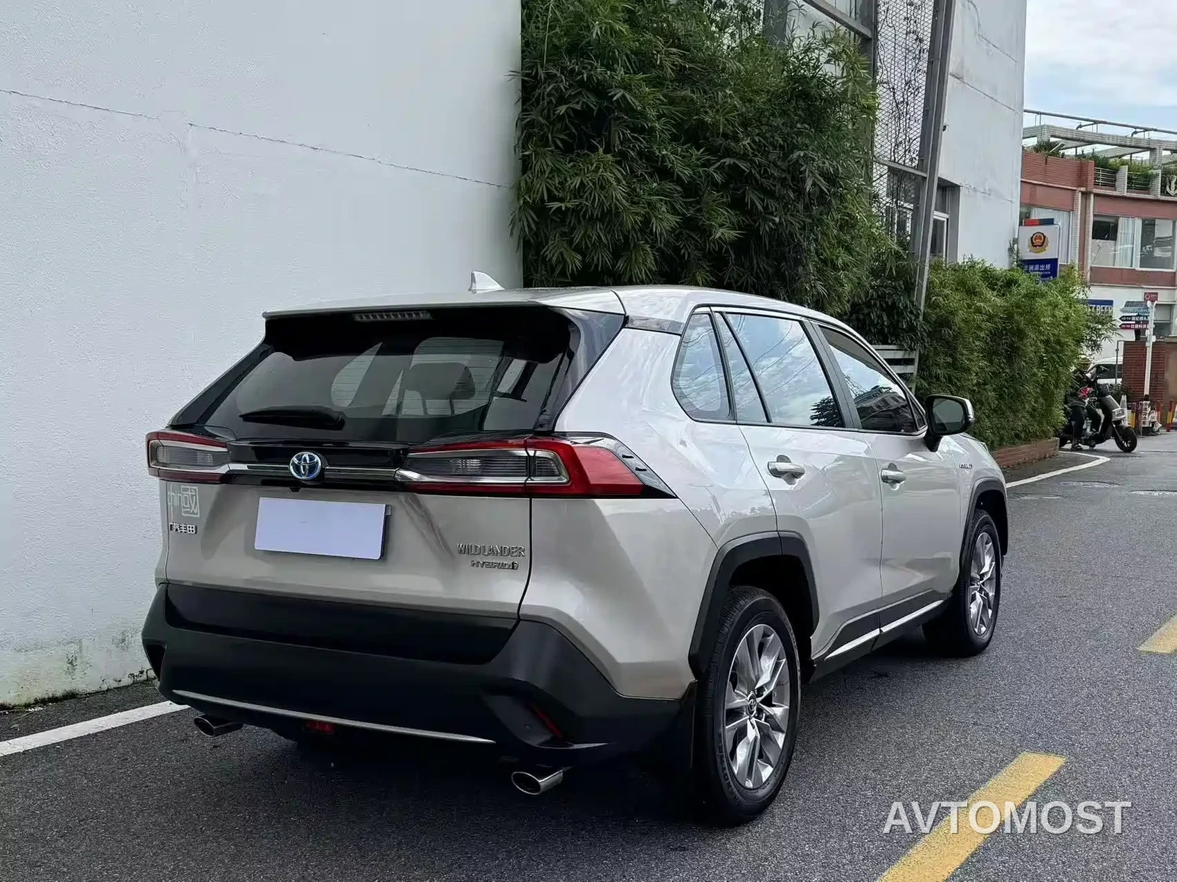 Toyota Wildlander 2020 Dual Engine 2.5L E-CVT FWD Luxury — фото 6