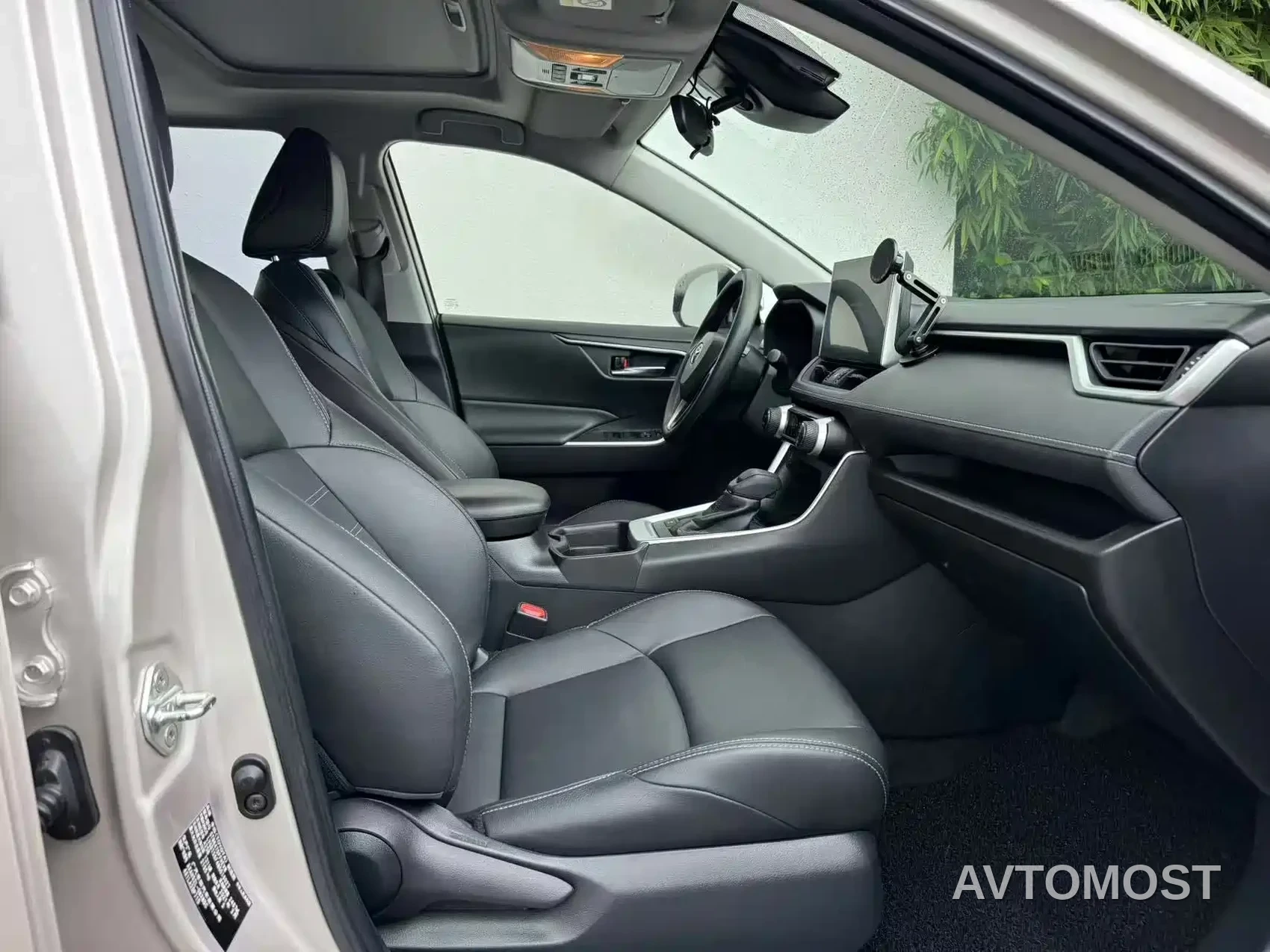 Toyota Wildlander 2020 Dual Engine 2.5L E-CVT FWD Luxury — фото 10