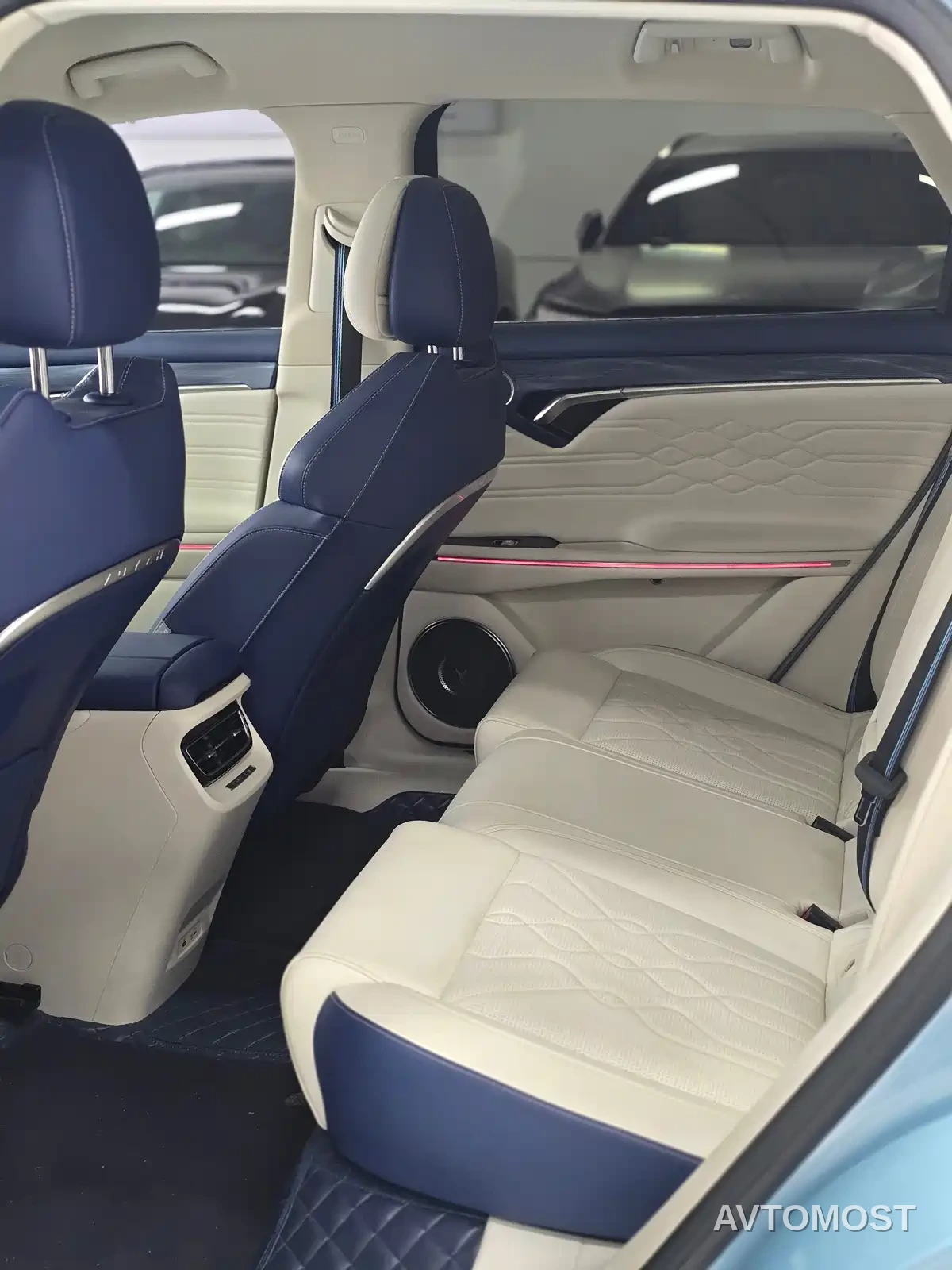 VOYAH FREE 2021 AWD Standard Range Extender Exclusive Luxury Package — фото 5