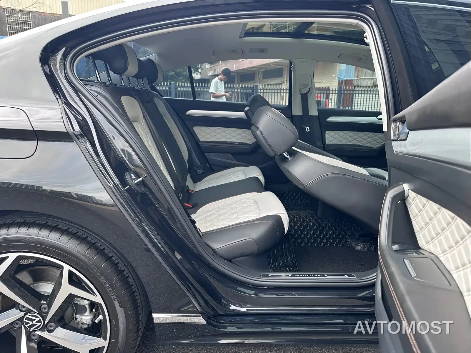 Volkswagen Magotan 2024 2 Million Units Public Sharing Edition 330TSI DSG Luxury — фото 14