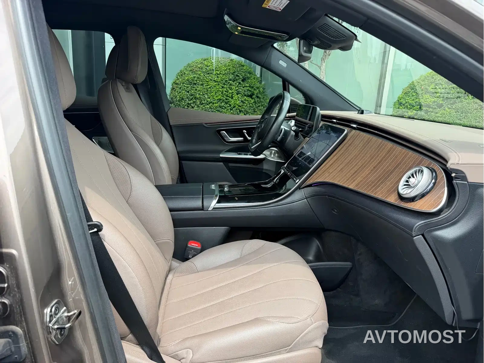 Mercedes-Benz EQE SUV 2023 350 4MATIC Luxury Edition — фото 16