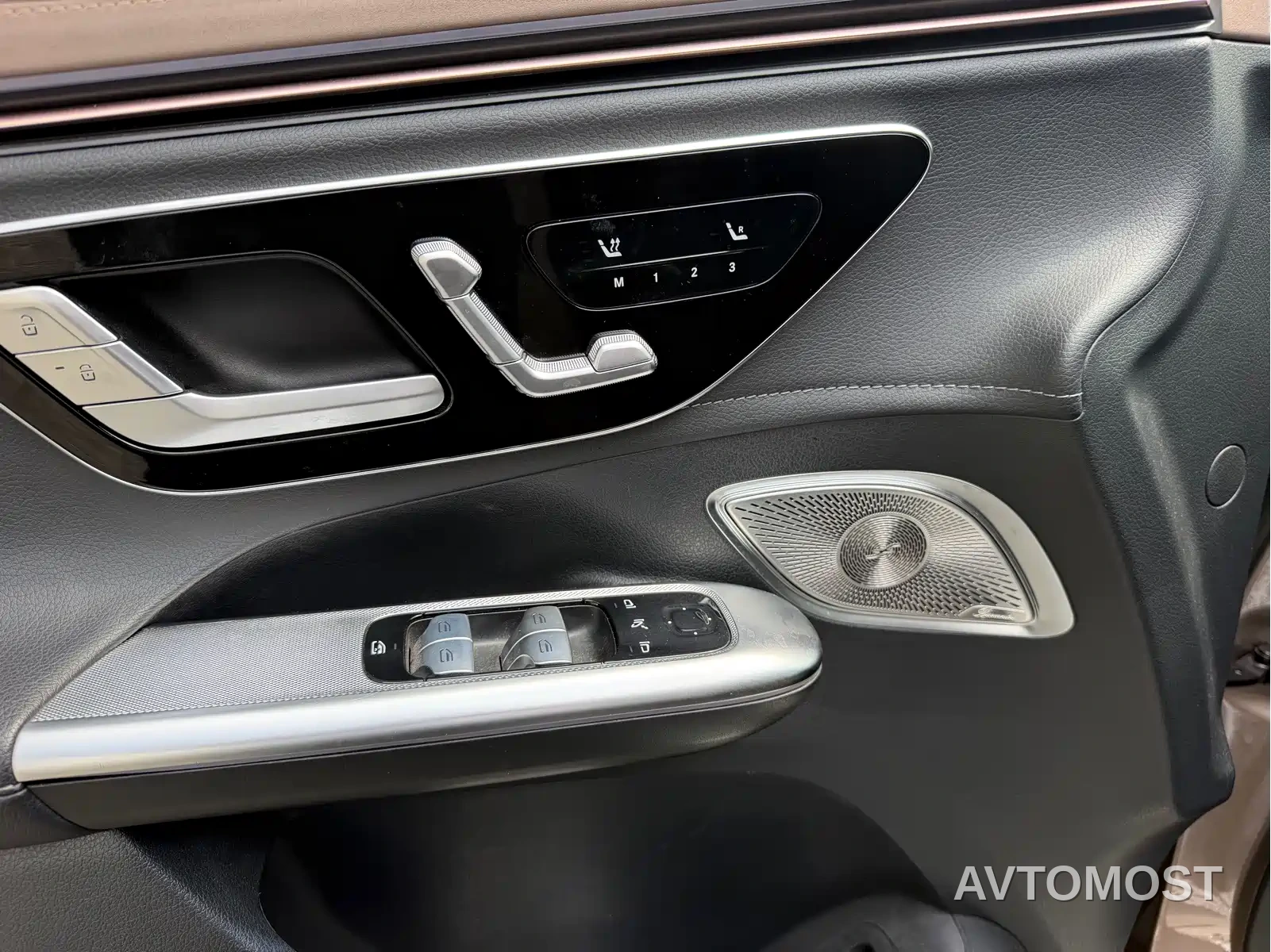 Mercedes-Benz EQE SUV 2023 350 4MATIC Luxury Edition — фото 17
