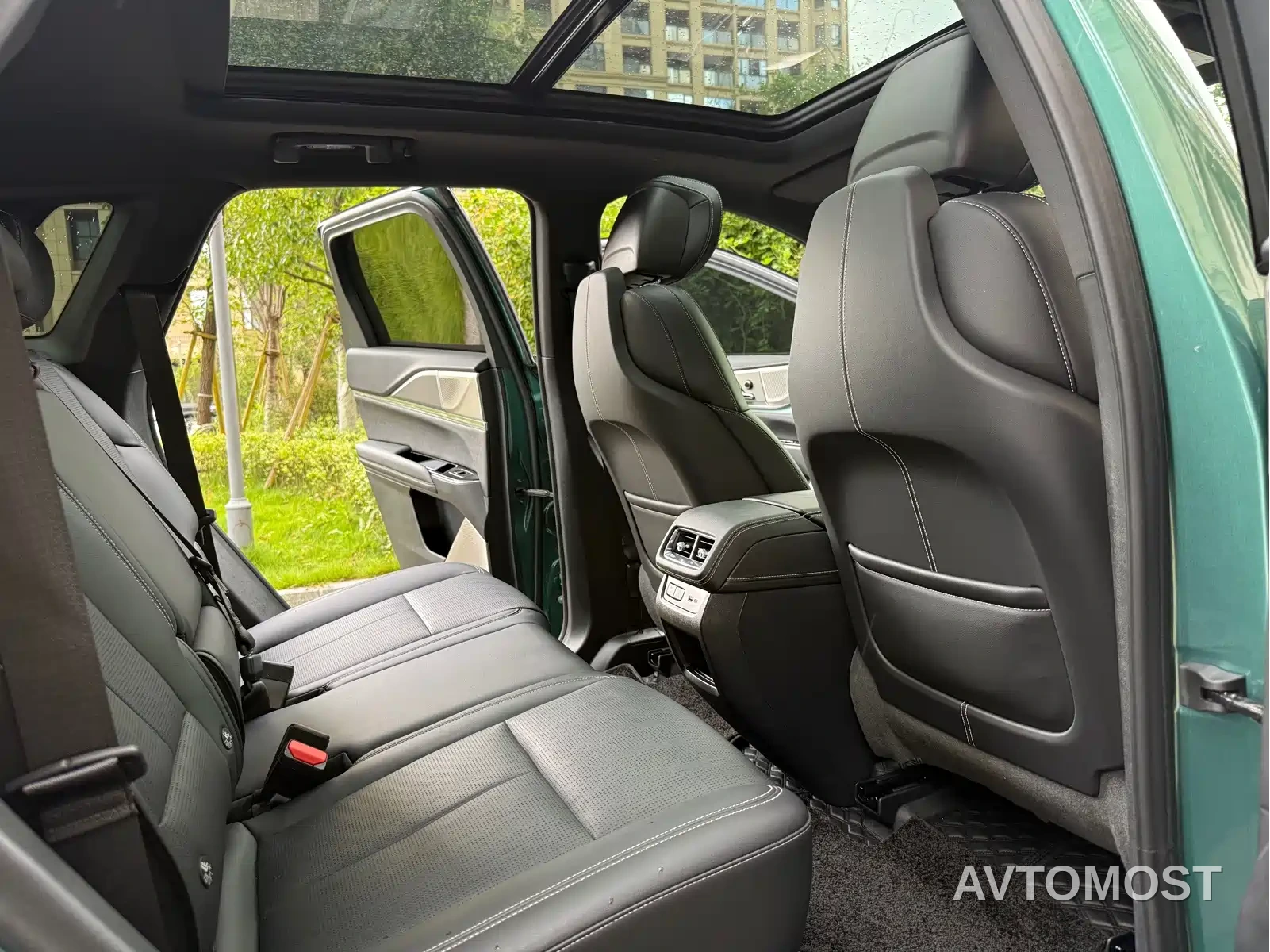 Cadillac XT5 2025 2.0T Premium Model — фото 8