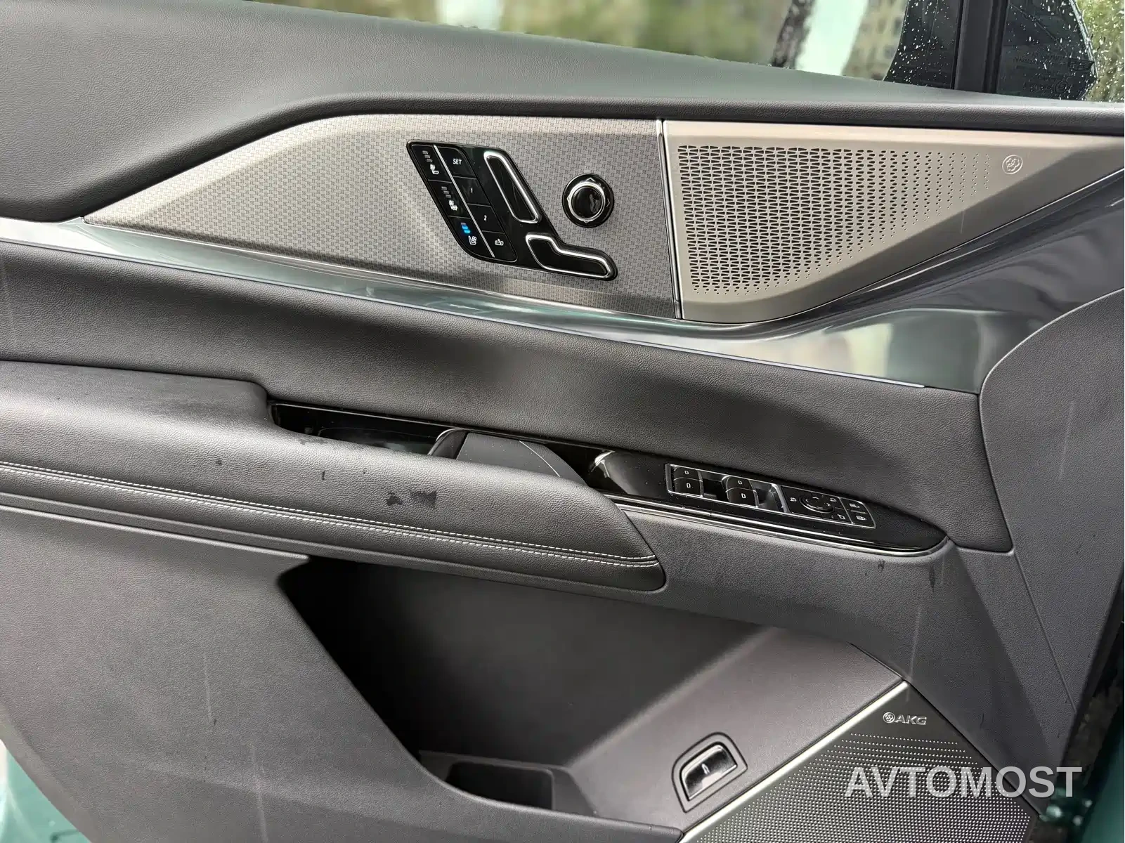 Cadillac XT5 2025 2.0T Premium Model — фото 18