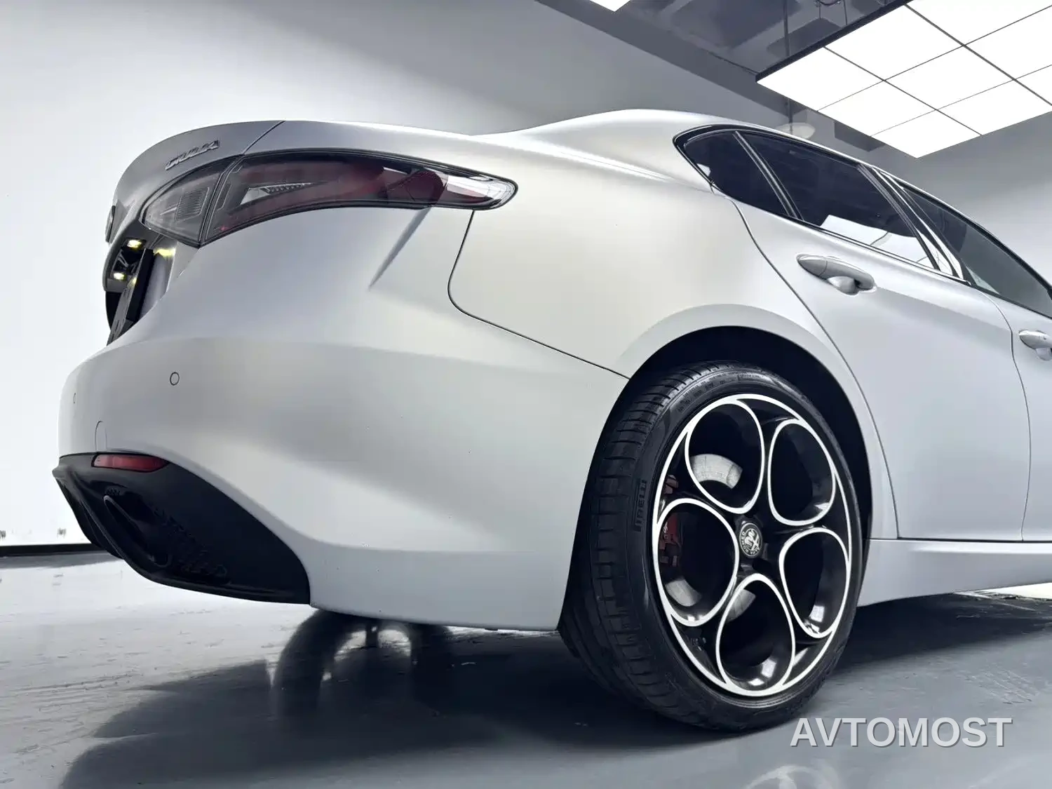 Alfa Romeo Giulia 2023 2.0T 280HP Competition Edition — фото 8