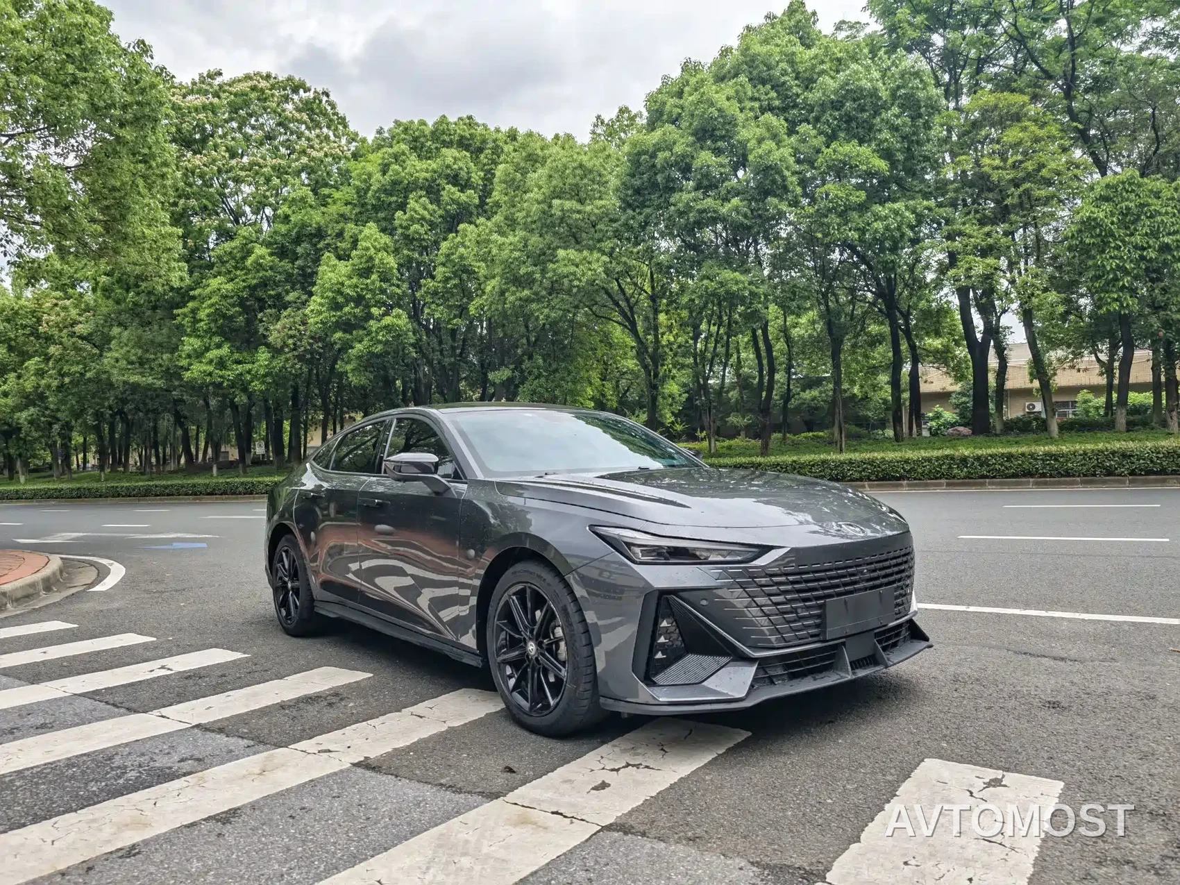 Changan UNI-V 2022 1.5T Premium Model — фото 3