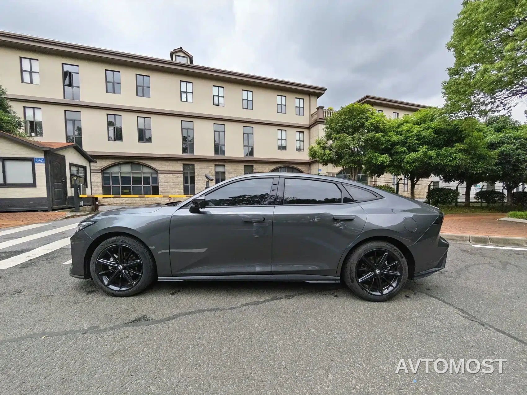 Changan UNI-V 2022 1.5T Premium Model — фото 4