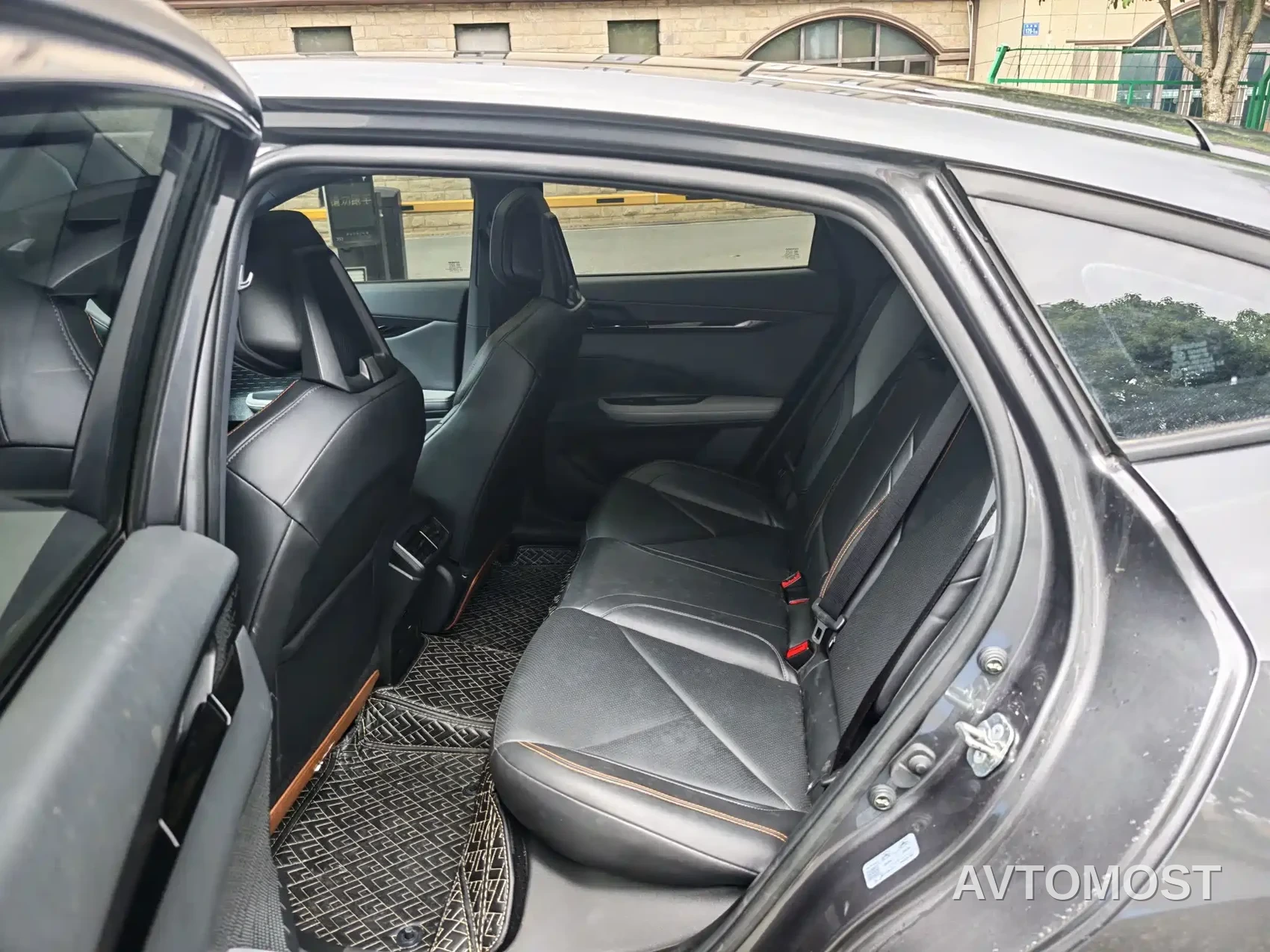 Changan UNI-V 2022 1.5T Premium Model — фото 6