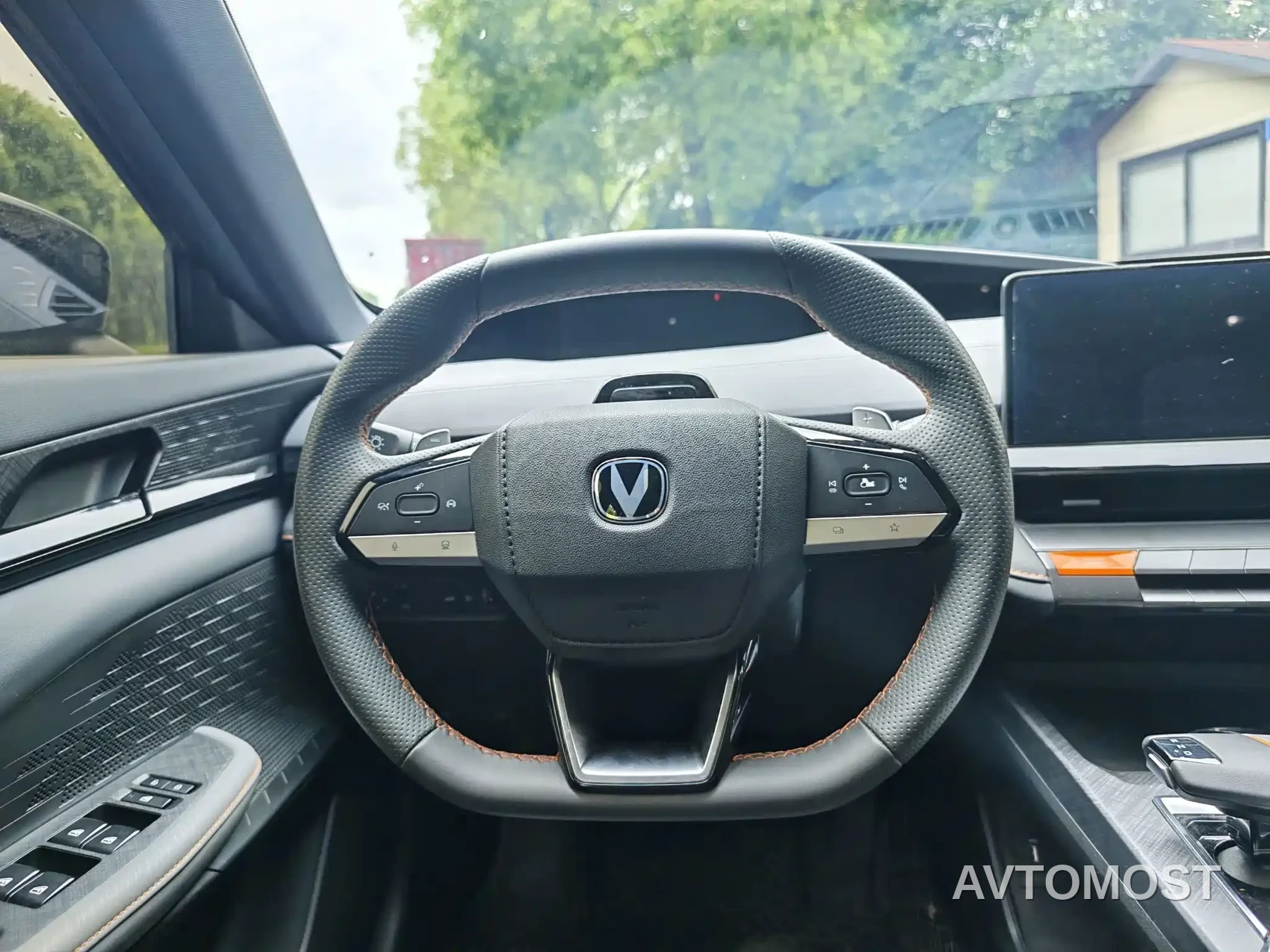 Changan UNI-V 2022 1.5T Premium Model — фото 9