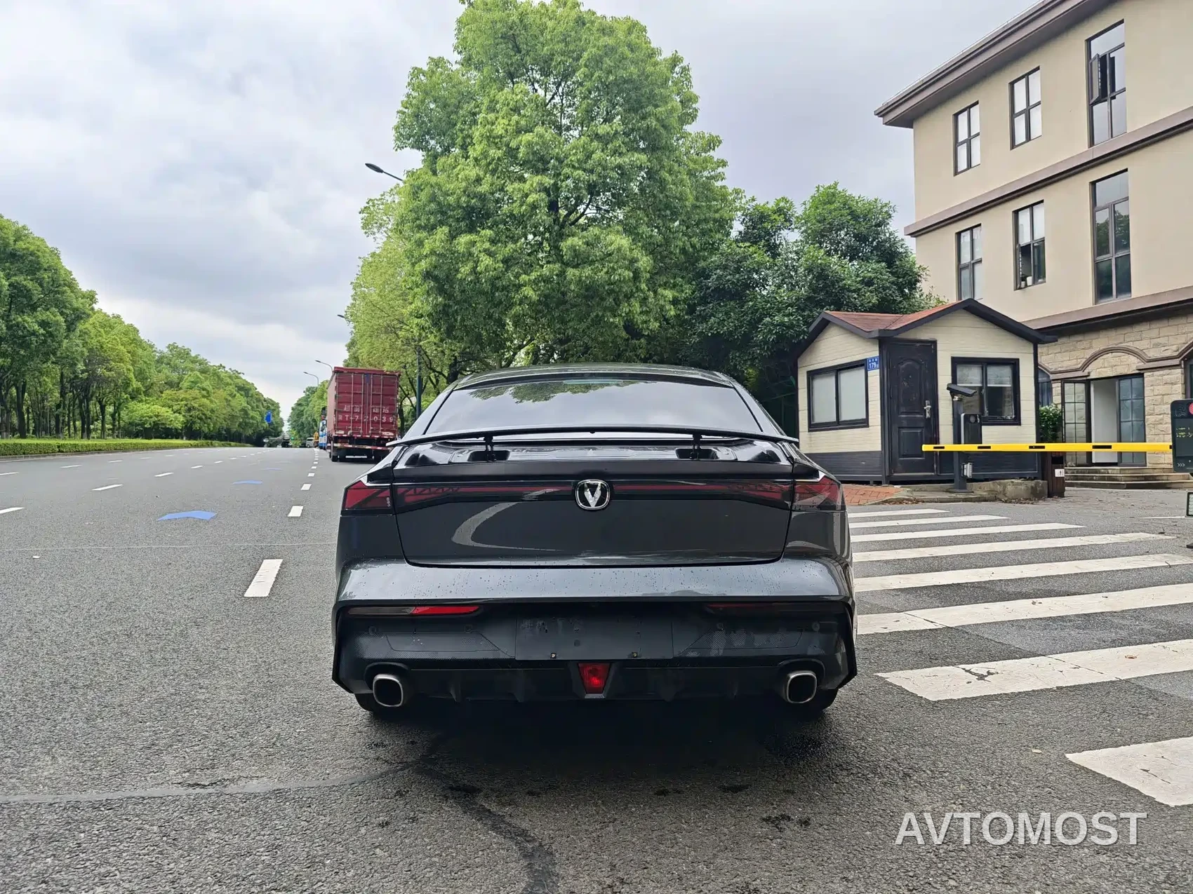 Changan UNI-V 2022 1.5T Premium Model — фото 11
