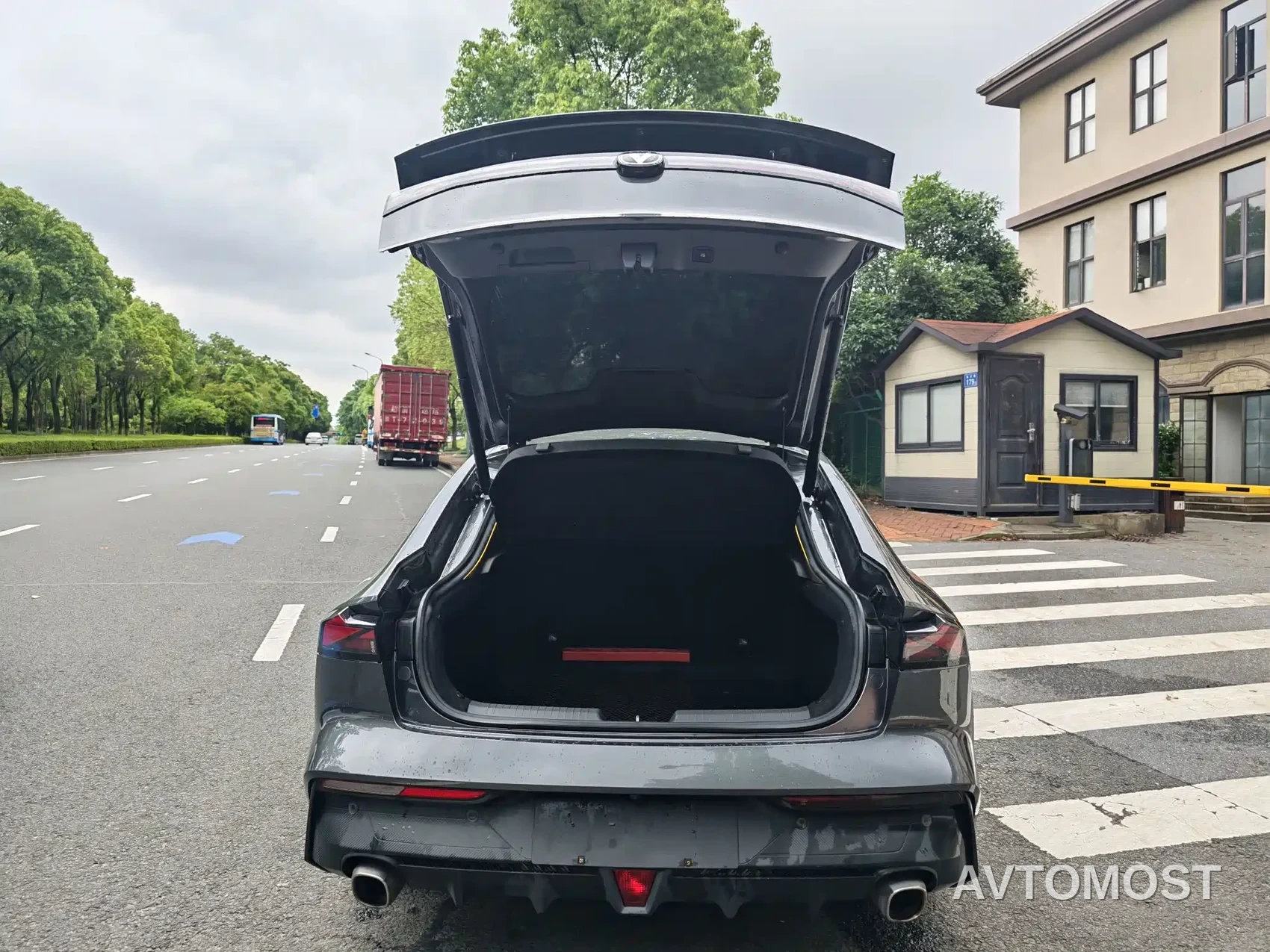 Changan UNI-V 2022 1.5T Premium Model — фото 13