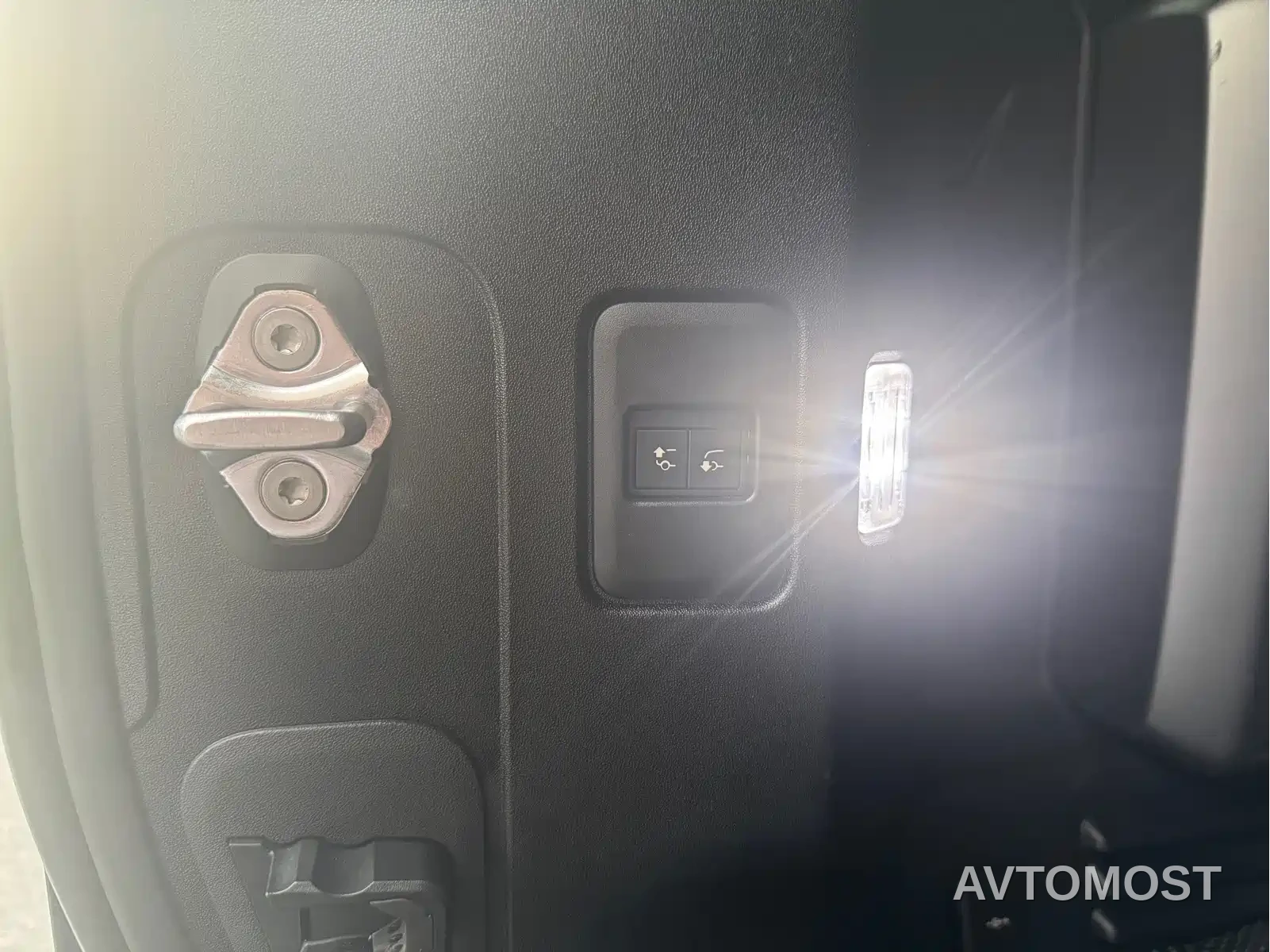 Land Rover Defender 2023 Facelift 110 3.0T P400 X-DYNAMIC HSE — фото 11
