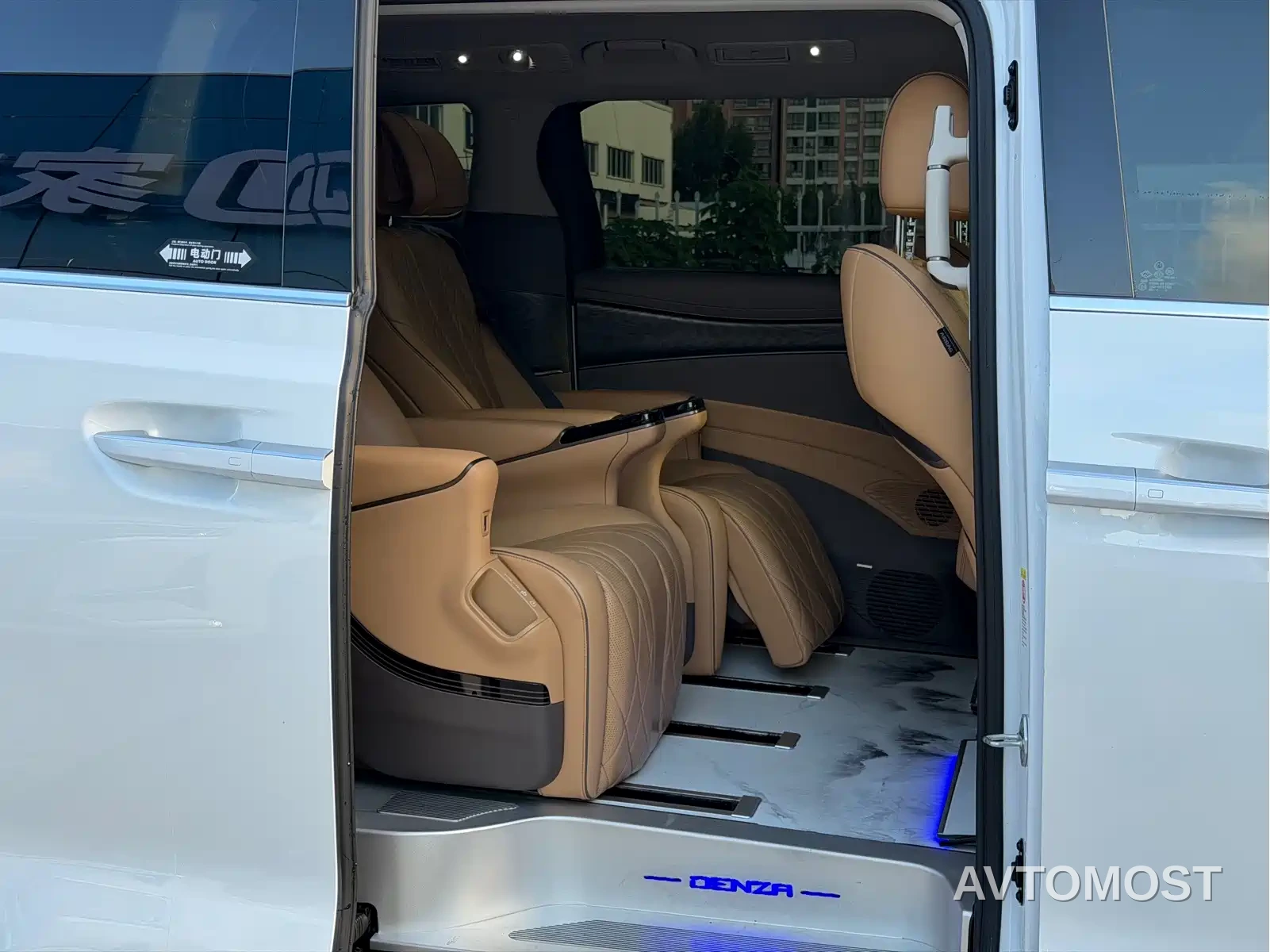 Denza D9 2022 DM-i 1040 Premium — фото 11