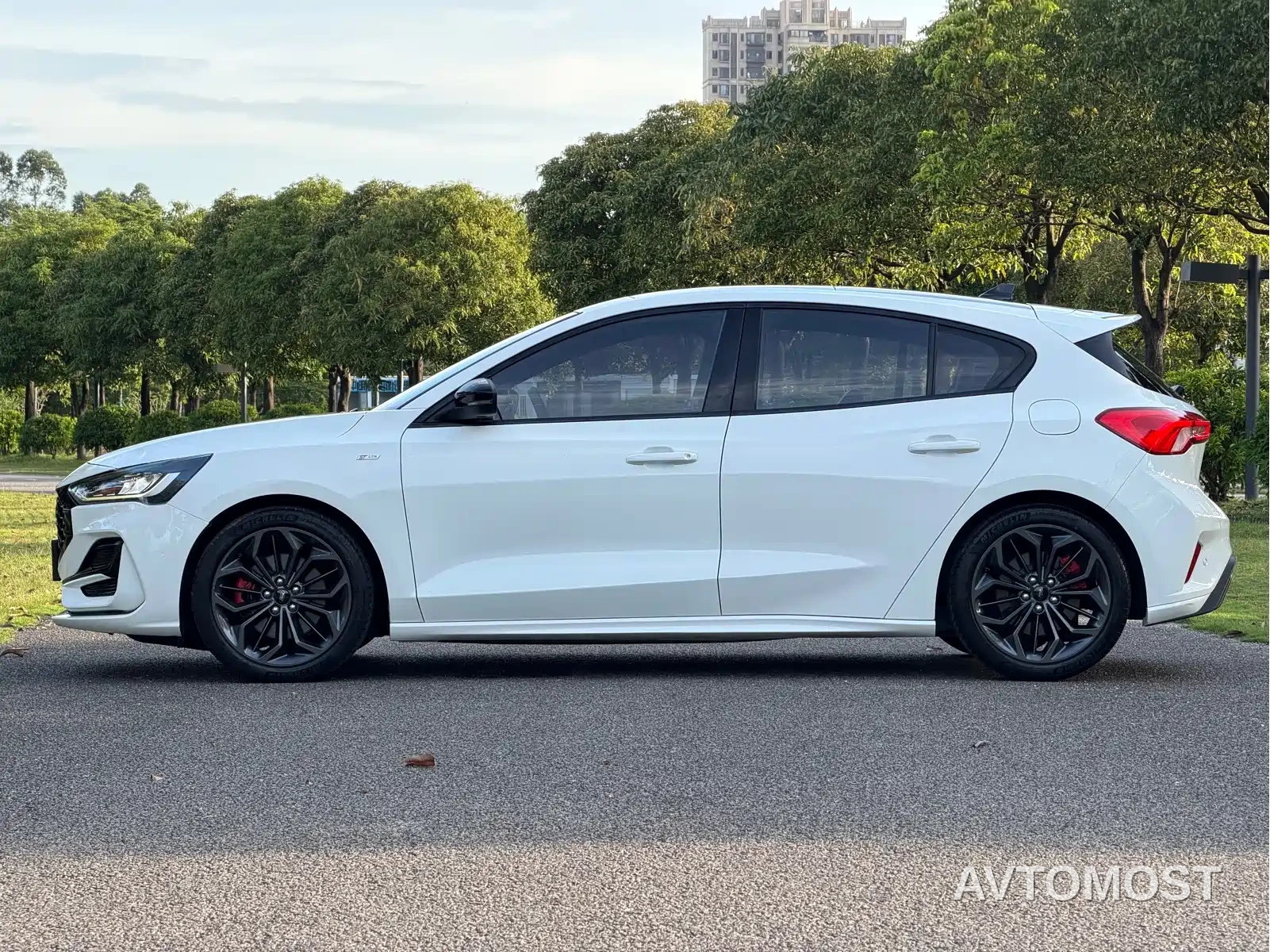 Ford Focus 2022 Hatchback EcoBoost 180 Automatic ST Line — фото 5