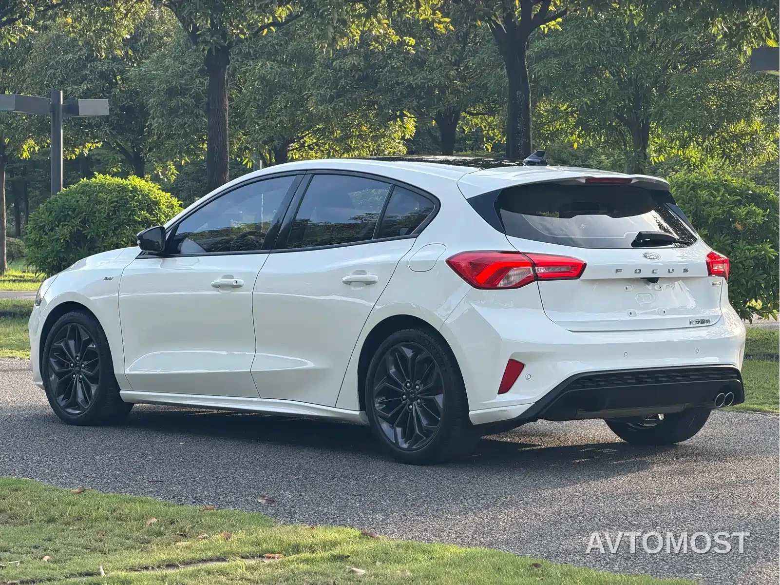 Ford Focus 2022 Hatchback EcoBoost 180 Automatic ST Line — фото 6