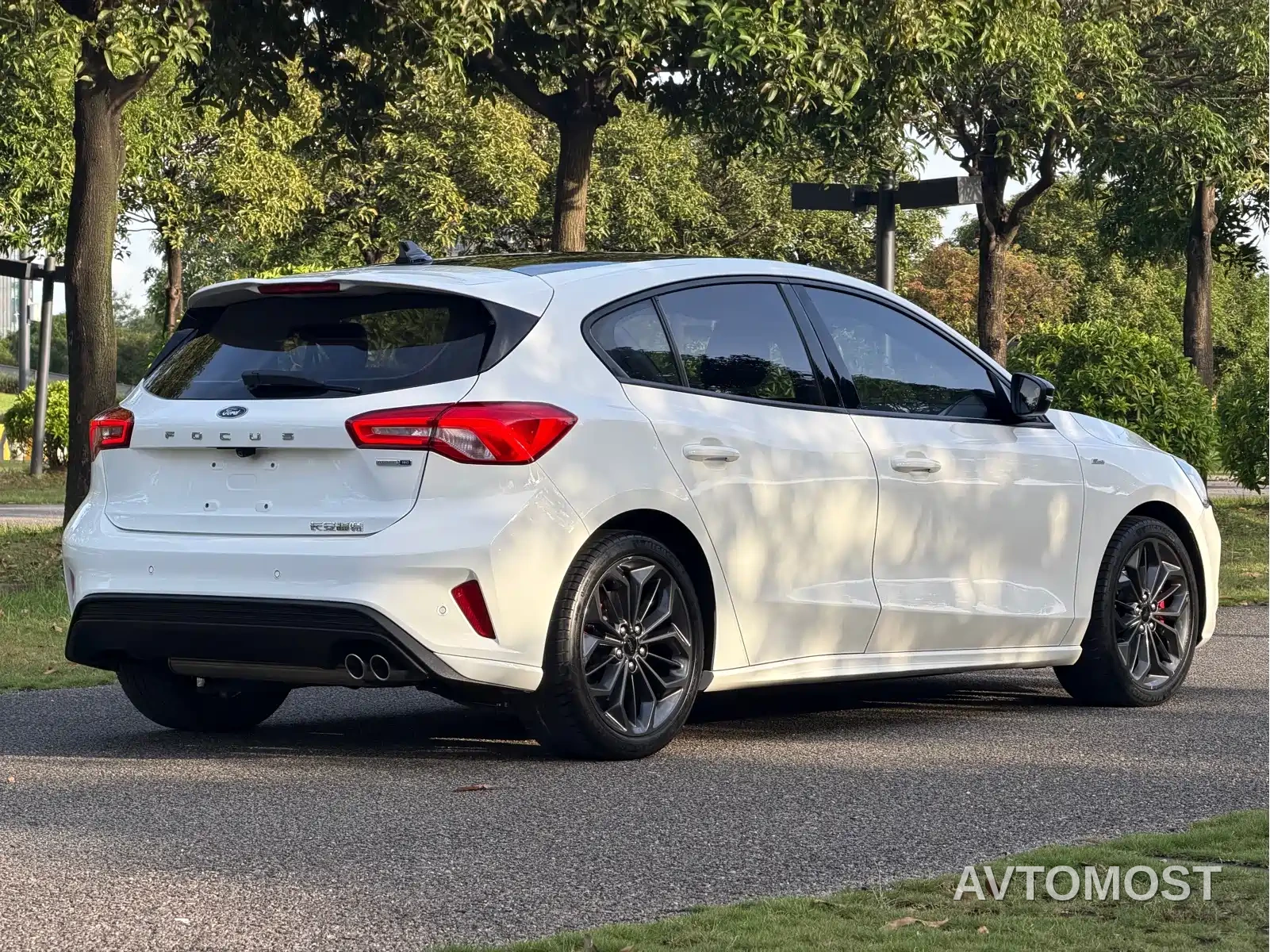 Ford Focus 2022 Hatchback EcoBoost 180 Automatic ST Line — фото 8