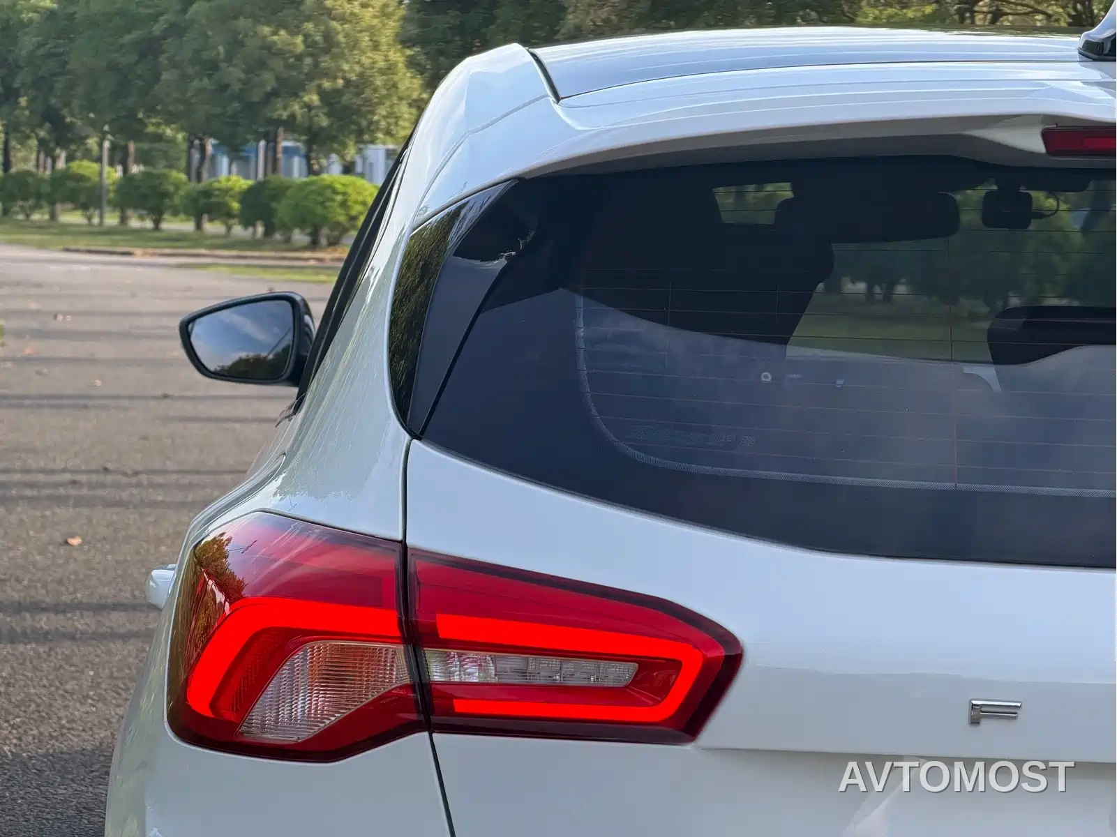 Ford Focus 2022 Hatchback EcoBoost 180 Automatic ST Line — фото 9