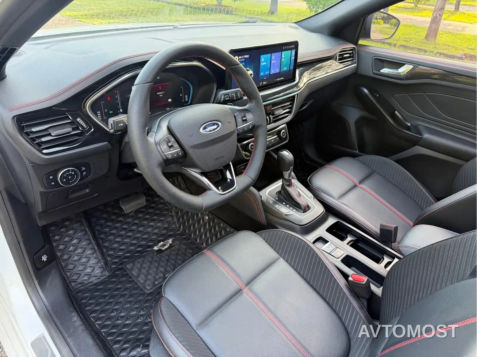 Ford Focus 2022 Hatchback EcoBoost 180 Automatic ST Line — фото 12