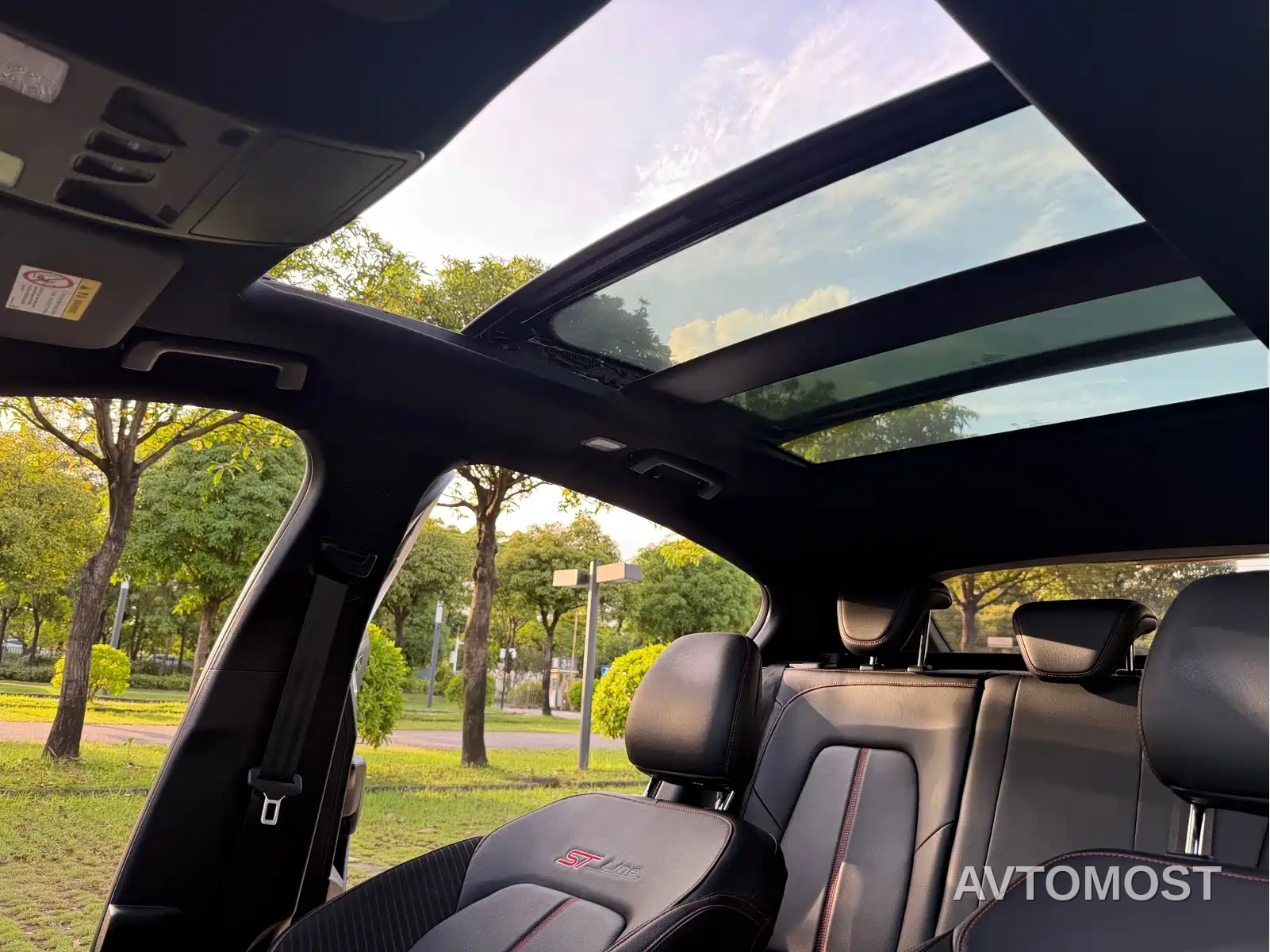 Ford Focus 2022 Hatchback EcoBoost 180 Automatic ST Line — фото 22