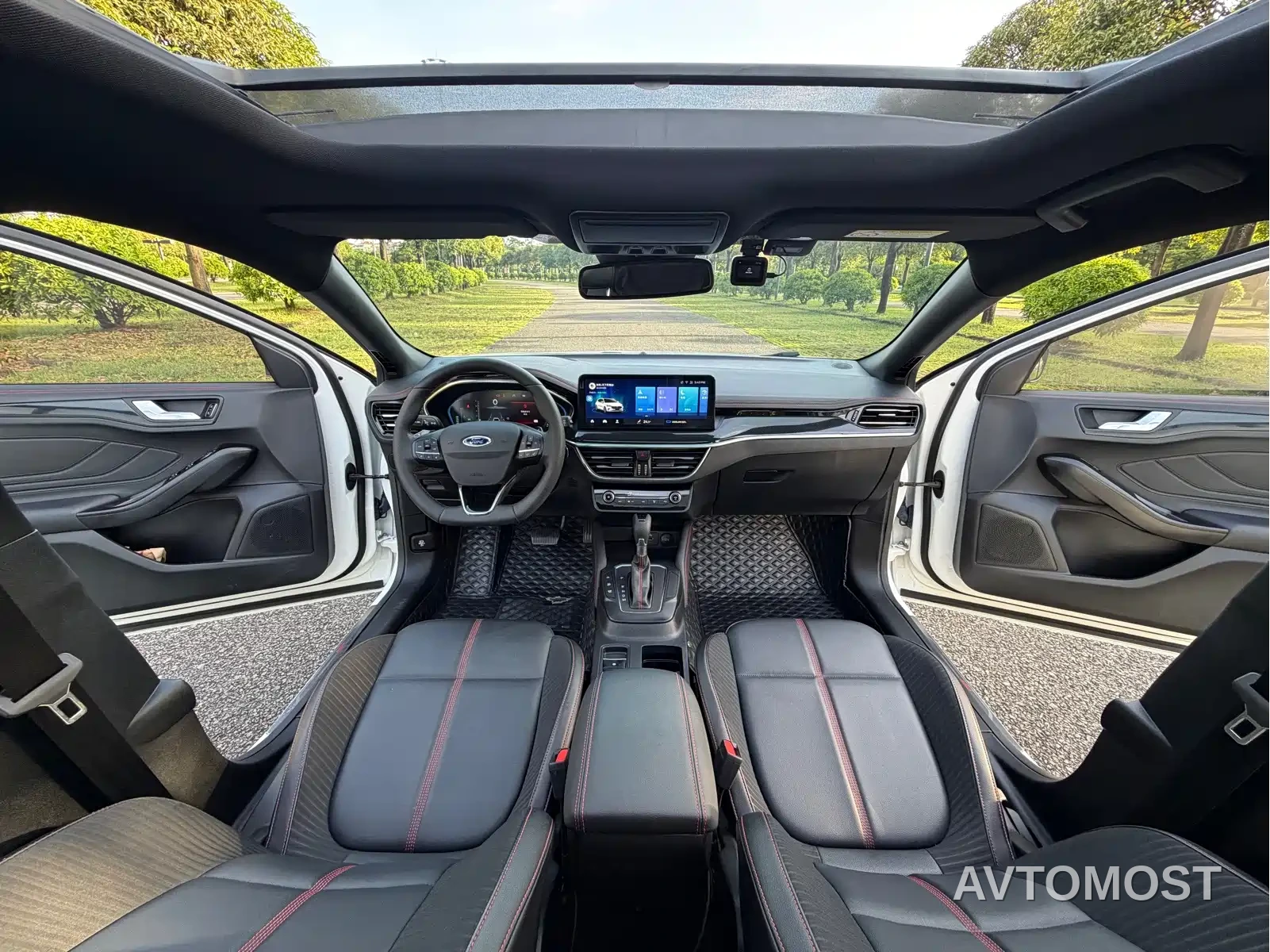 Ford Focus 2022 Hatchback EcoBoost 180 Automatic ST Line — фото 23