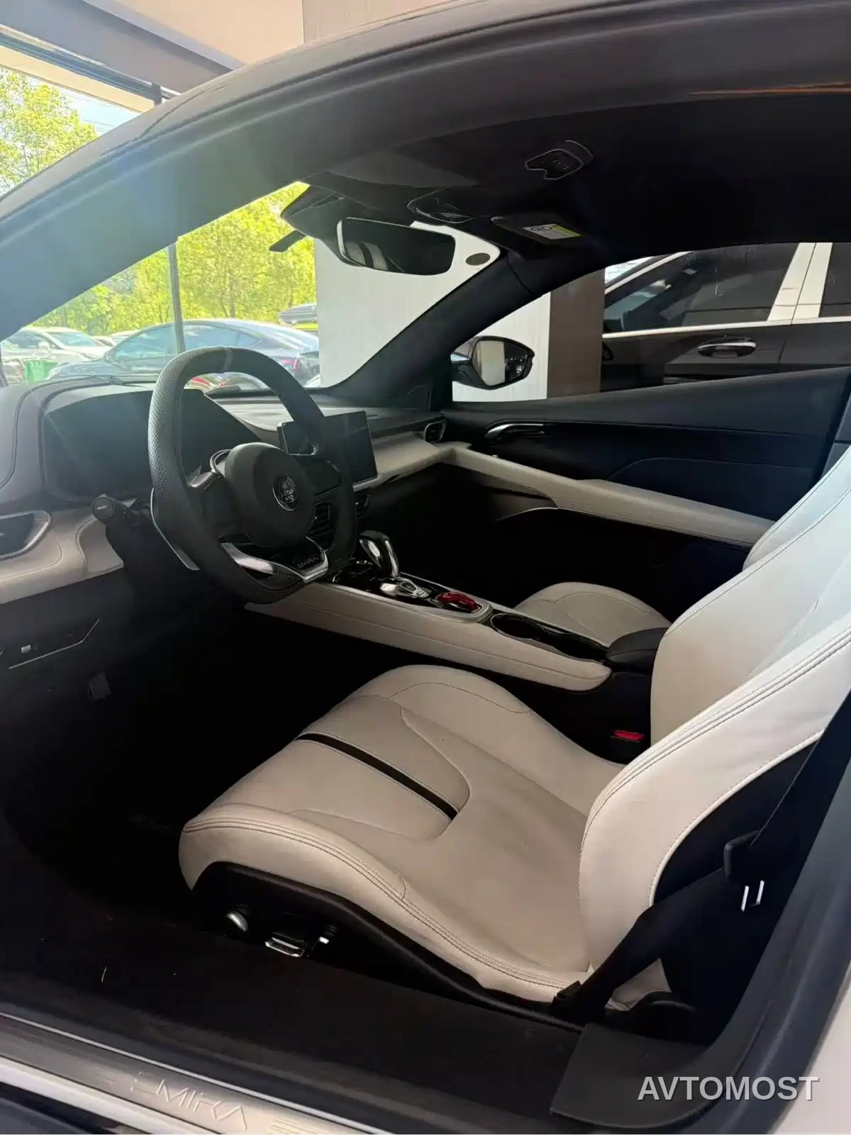 Lotus Cars EMIRA 2021 2.0T DCT First Edition — фото 6