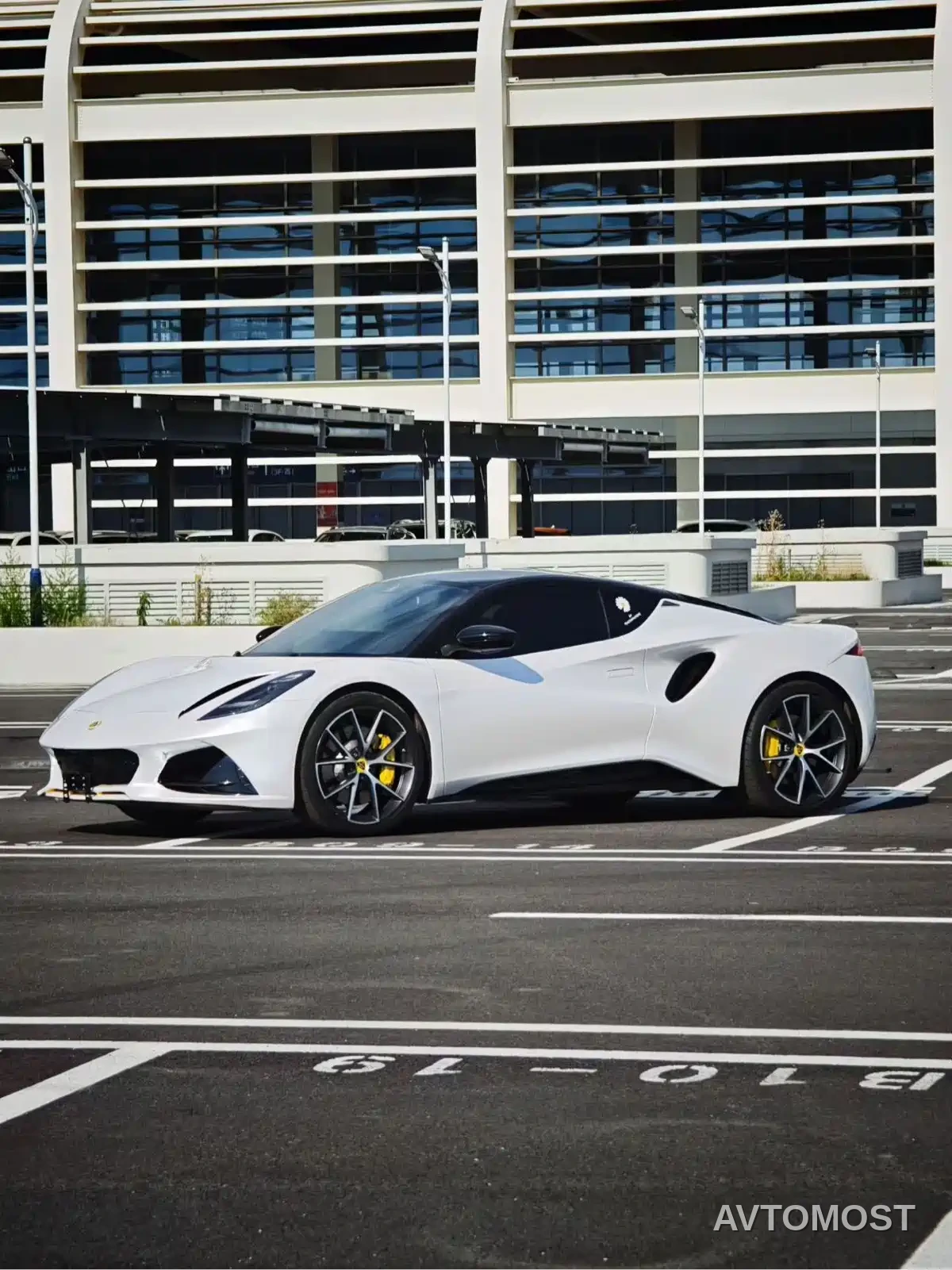 Lotus Cars EMIRA 2021 2.0T DCT First Edition — фото 14