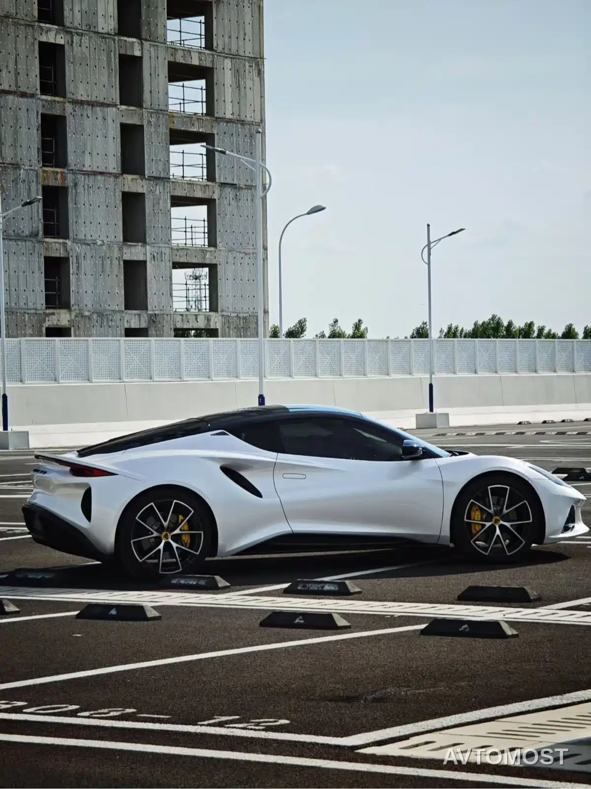 Lotus Cars EMIRA 2021 2.0T DCT First Edition — фото 15