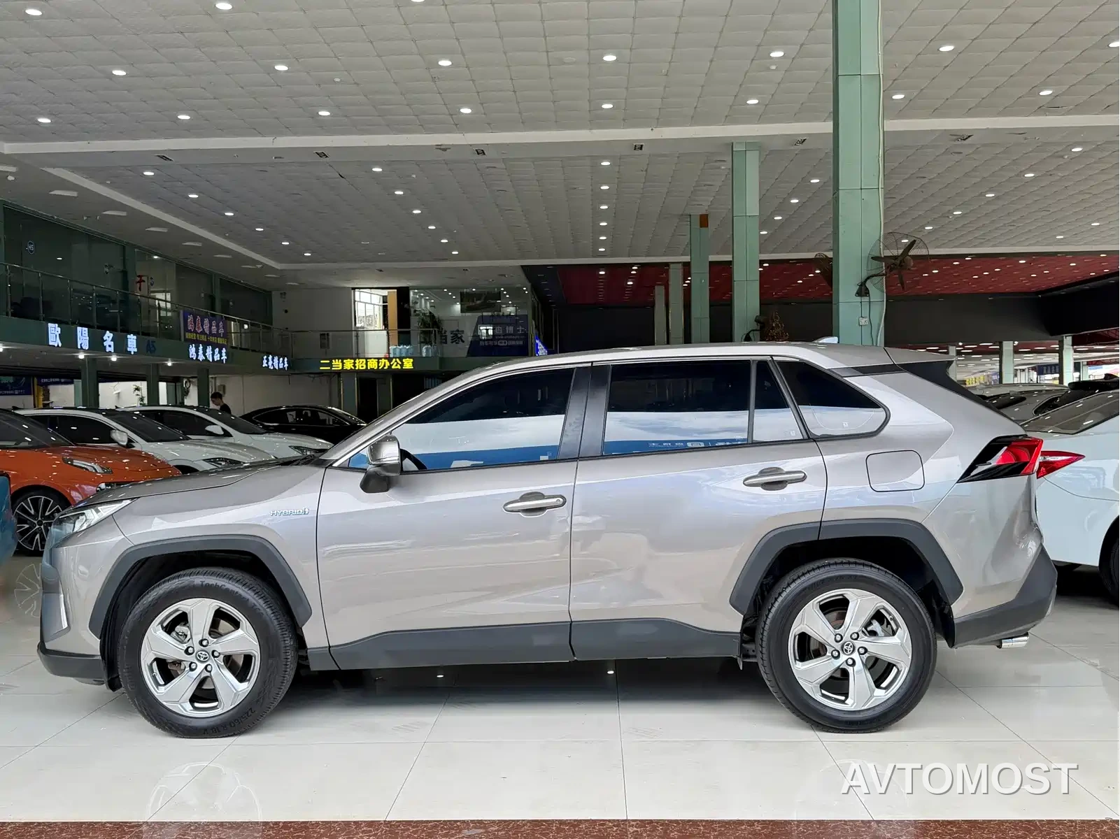 Toyota RAV4 Rongfang 2022 Hybrid 2.5L E-CVT 2WD Elite Edition — фото 12