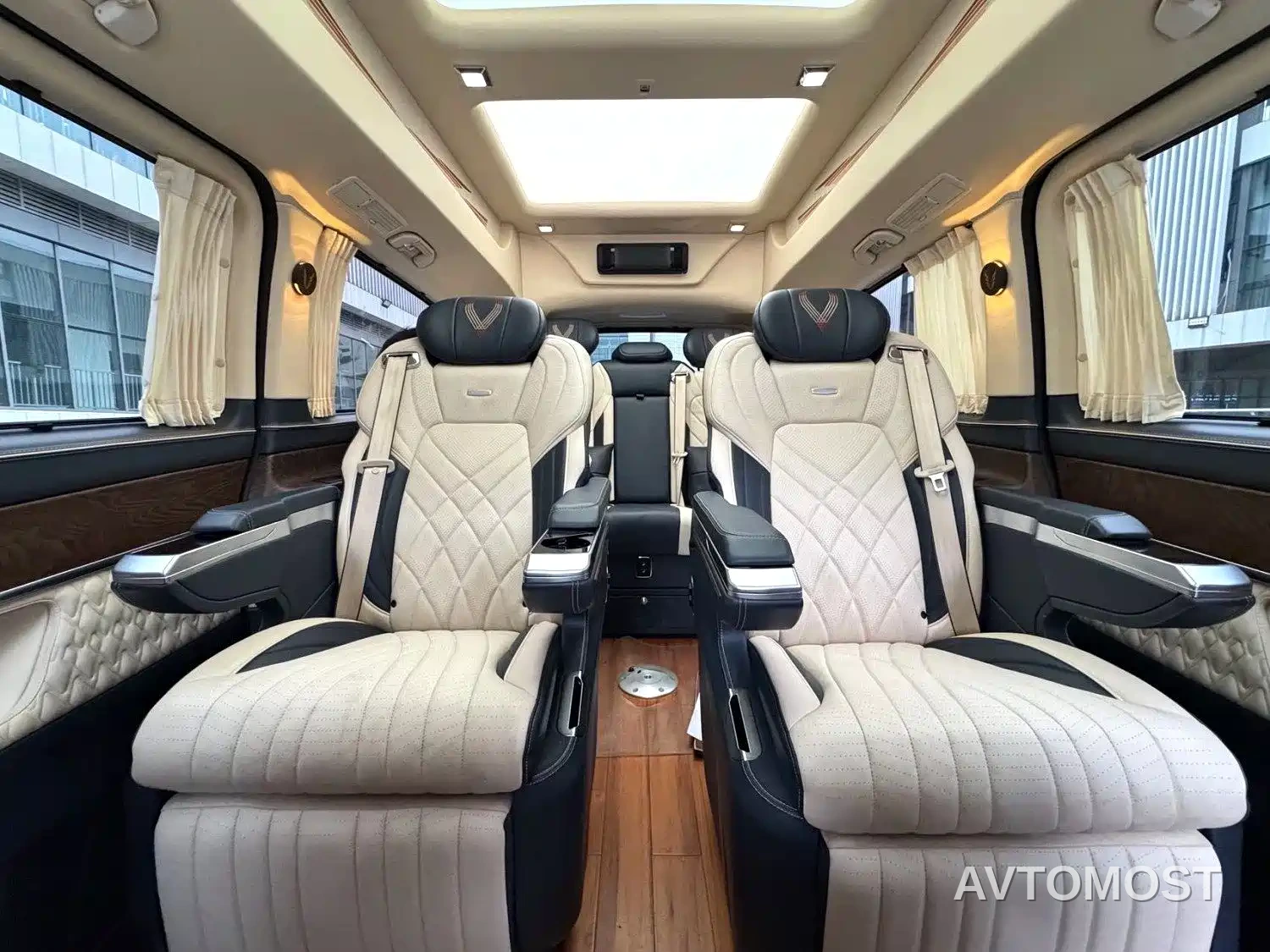 Mercedes-Benz V-Class 2022 V 260 Prestige Edition — фото 8