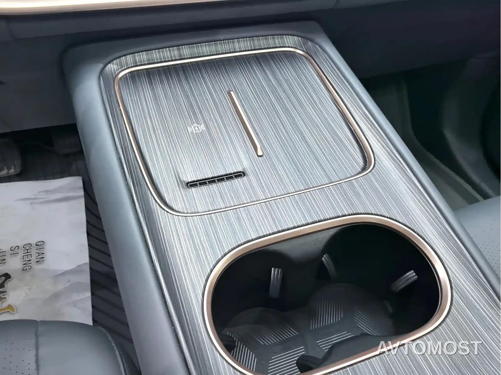 Dongfeng Yipai eπ008 2024 210Max Range Extender 6-Seater — фото 21