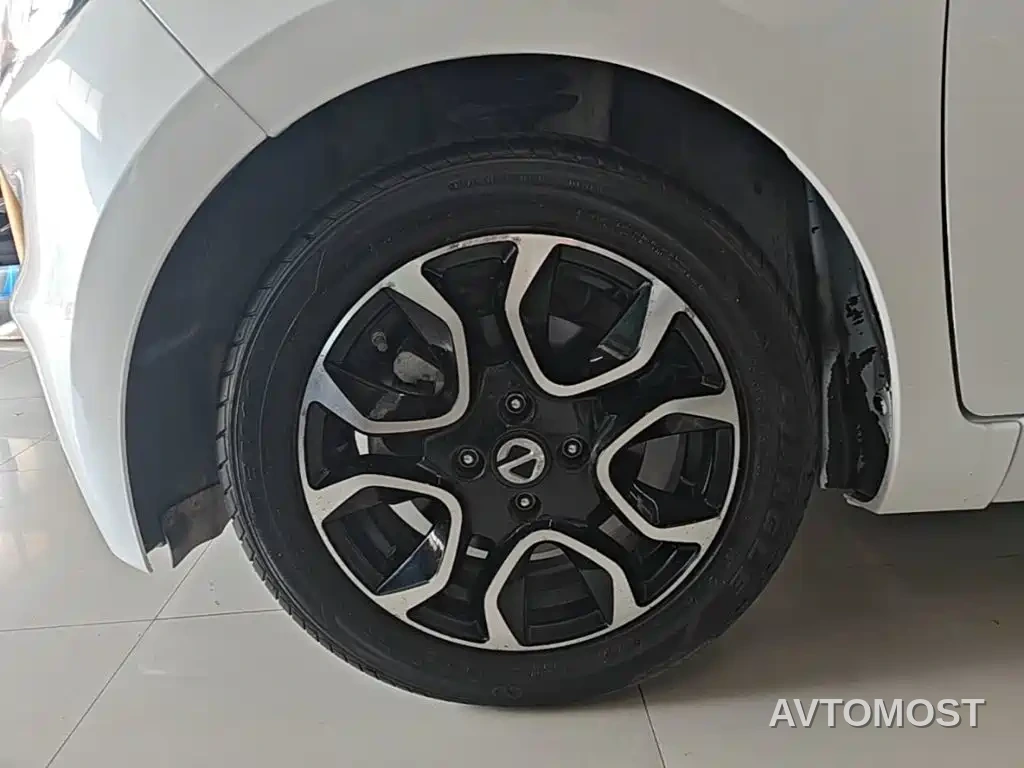 JMCG New Energy Yizhi EV3 2021 Mini Radar Yue Run Model — фото 17