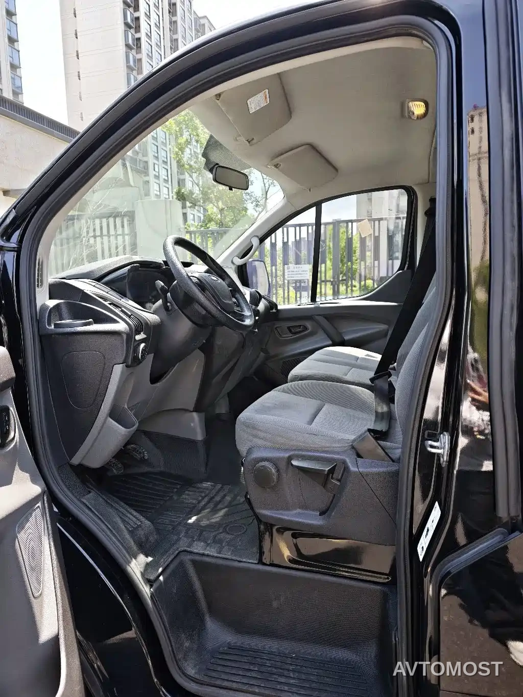 Ford Transit 2020 2.0T Diesel Multi-purpose Commercial Vehicle Medium Wheelbase Low Roof Dual Swing Doors China VI — фото 4