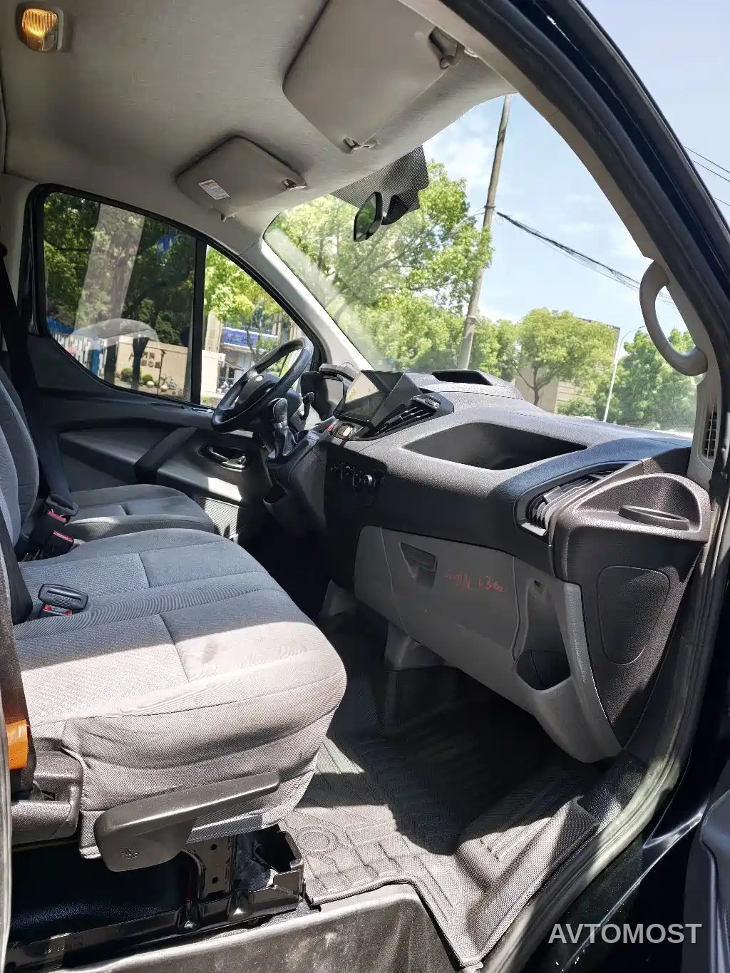 Ford Transit 2020 2.0T Diesel Multi-purpose Commercial Vehicle Medium Wheelbase Low Roof Dual Swing Doors China VI — фото 8