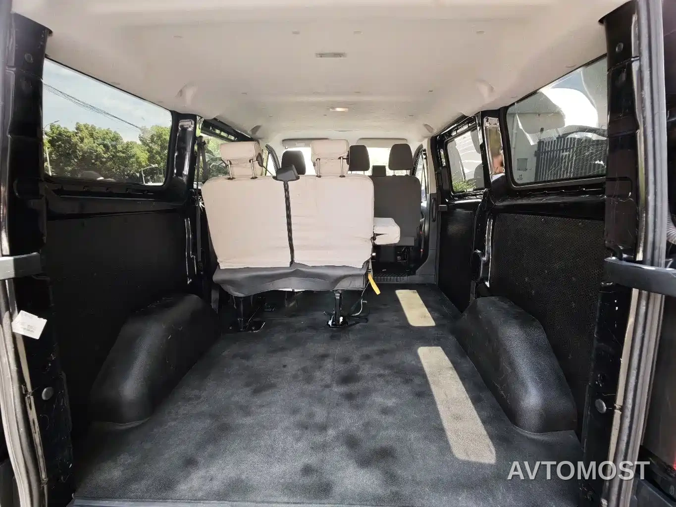 Ford Transit 2020 2.0T Diesel Multi-purpose Commercial Vehicle Medium Wheelbase Low Roof Dual Swing Doors China VI — фото 10