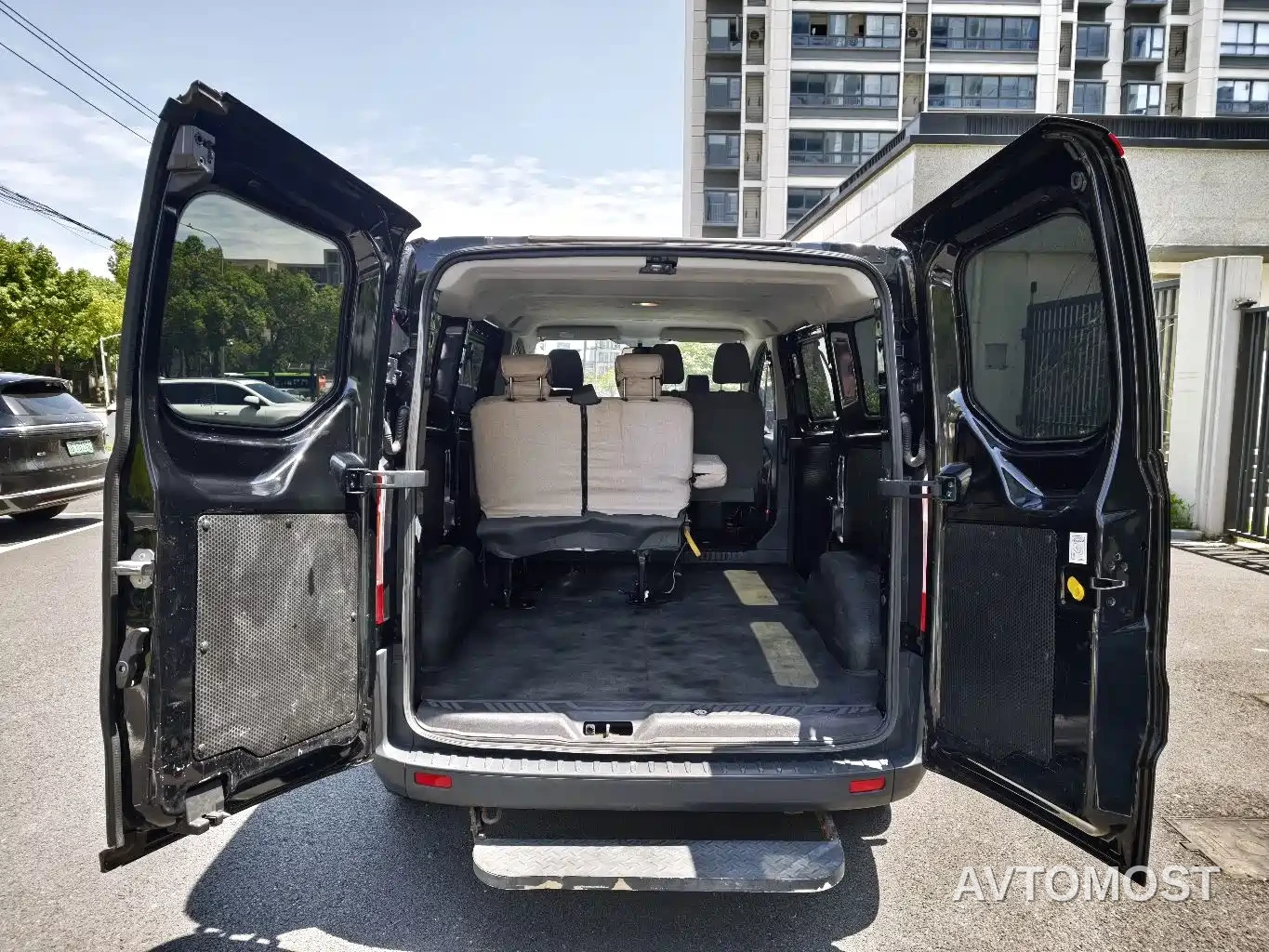 Ford Transit 2020 2.0T Diesel Multi-purpose Commercial Vehicle Medium Wheelbase Low Roof Dual Swing Doors China VI — фото 11